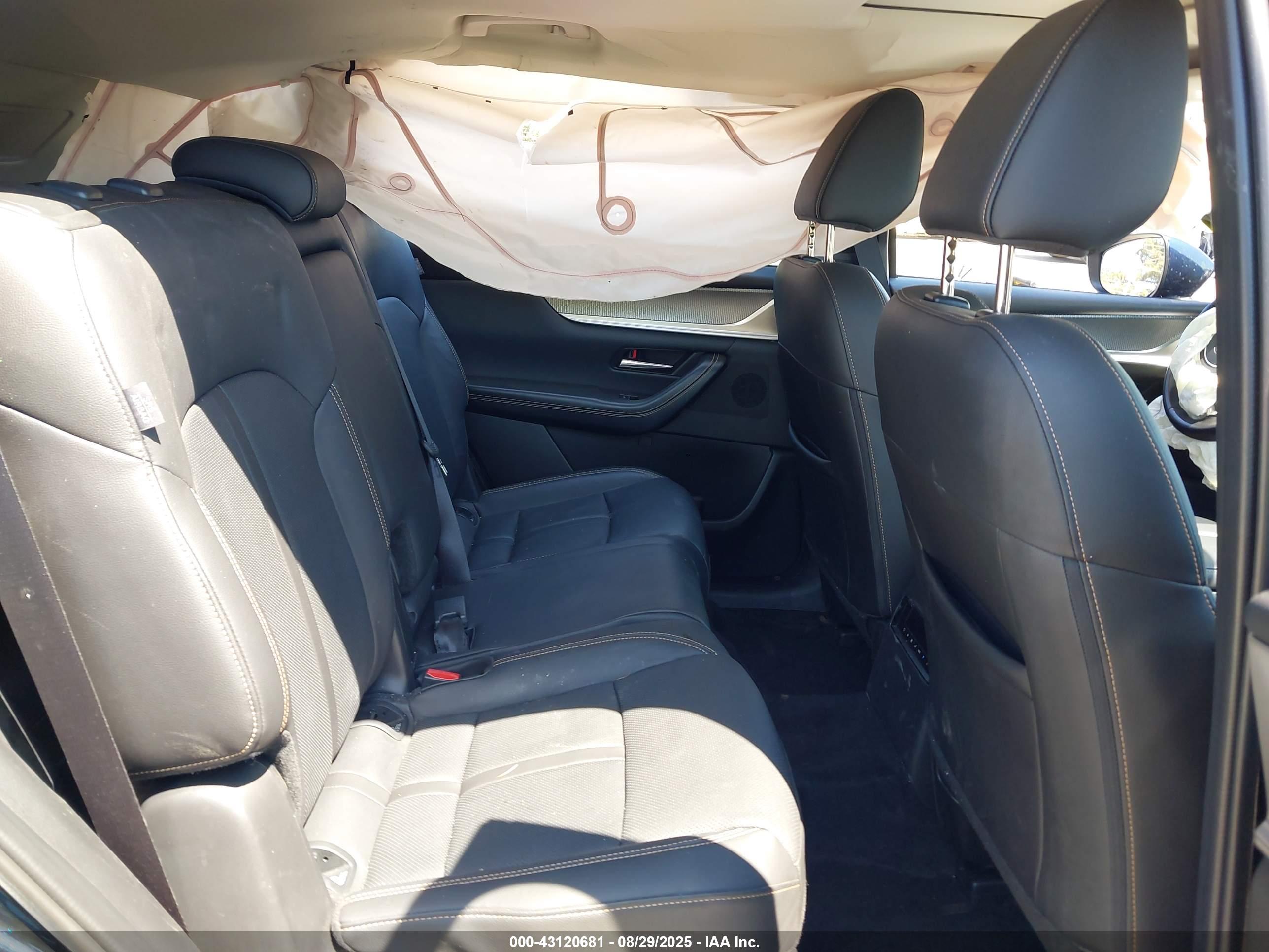 MAZDA CX-90 image 8