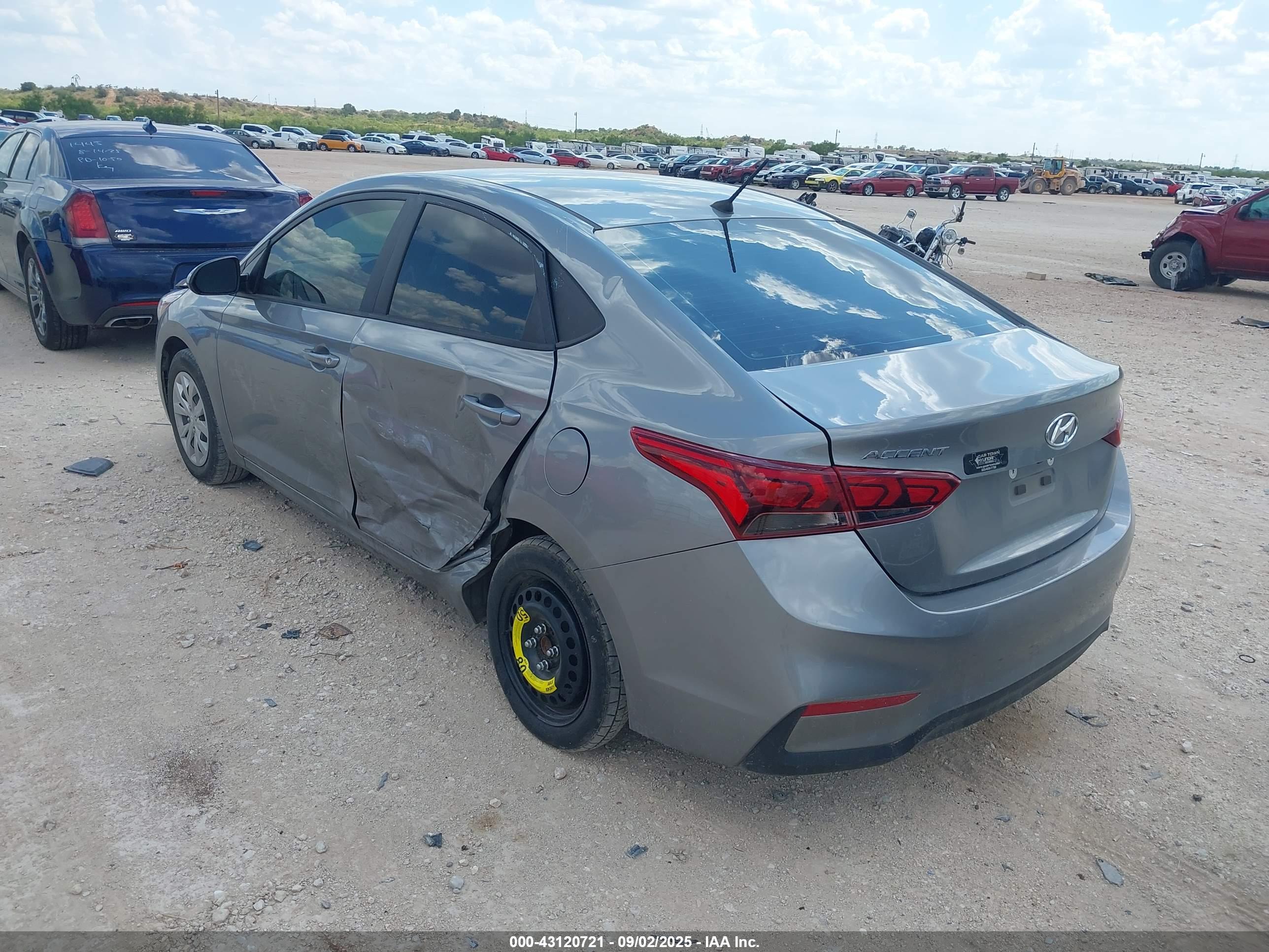 HYUNDAI ACCENT image 3