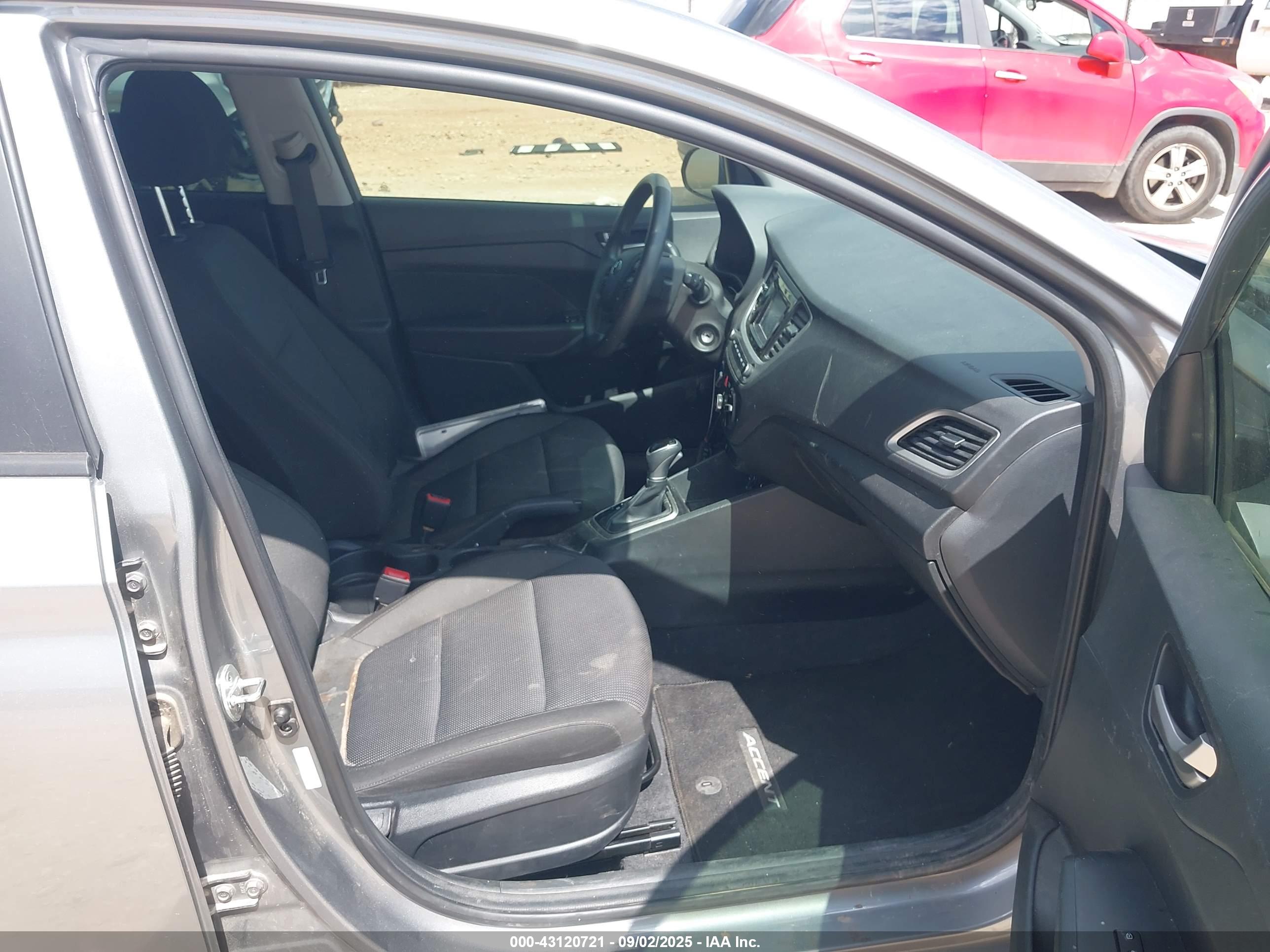 HYUNDAI ACCENT image 5