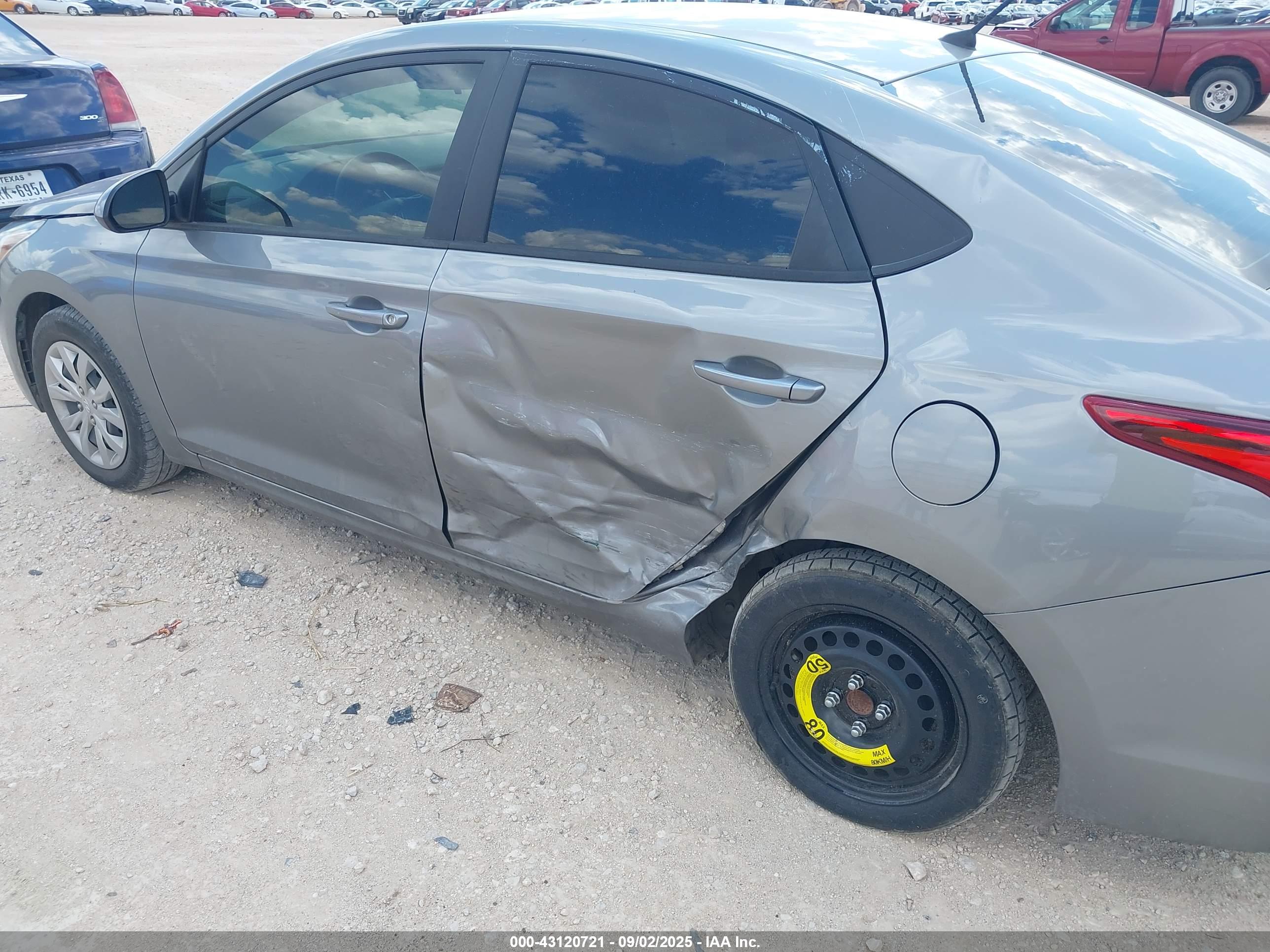HYUNDAI ACCENT image 6