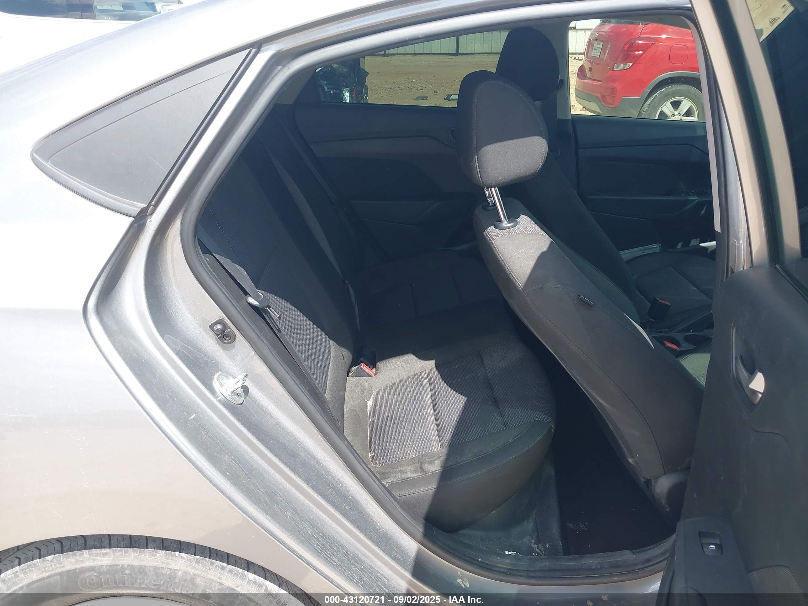 HYUNDAI ACCENT image 8