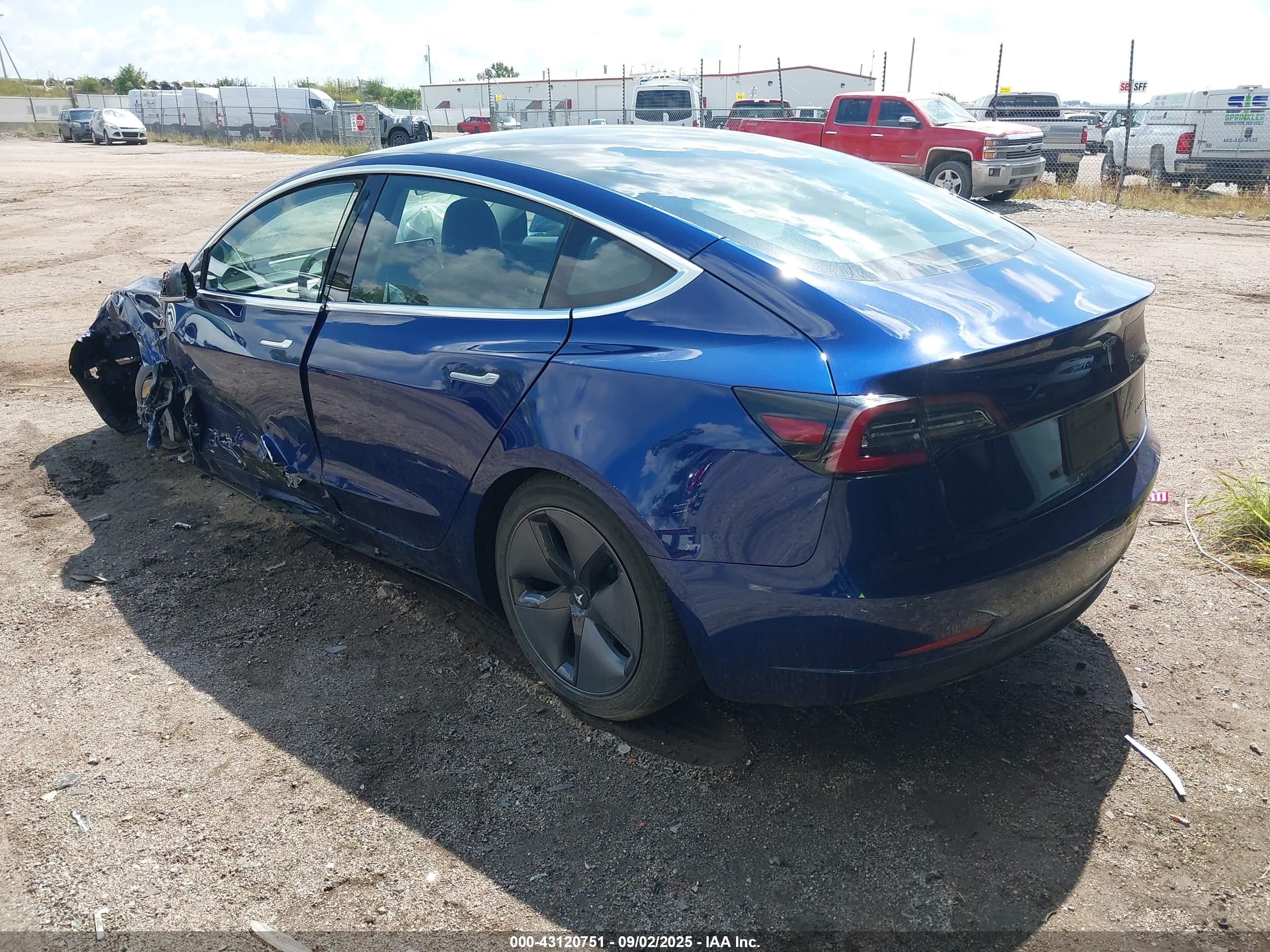 TESLA MODEL image 3