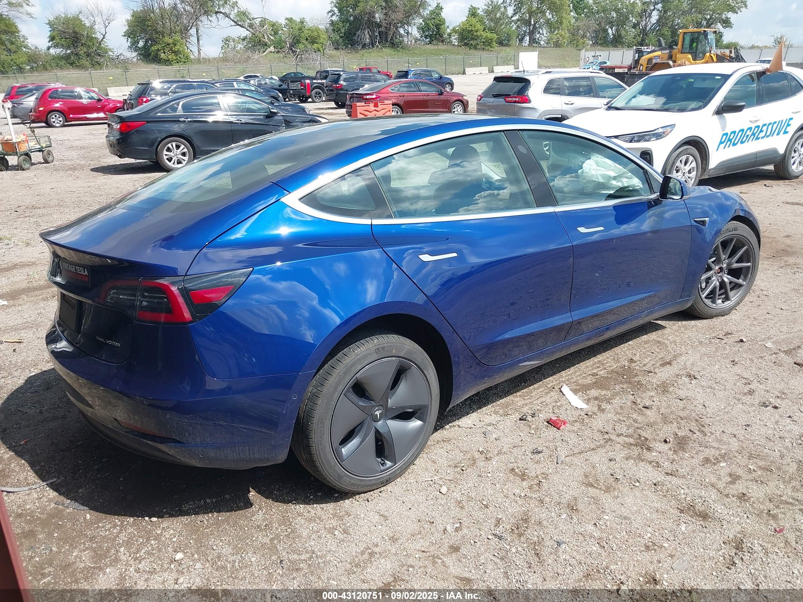 TESLA MODEL image 4