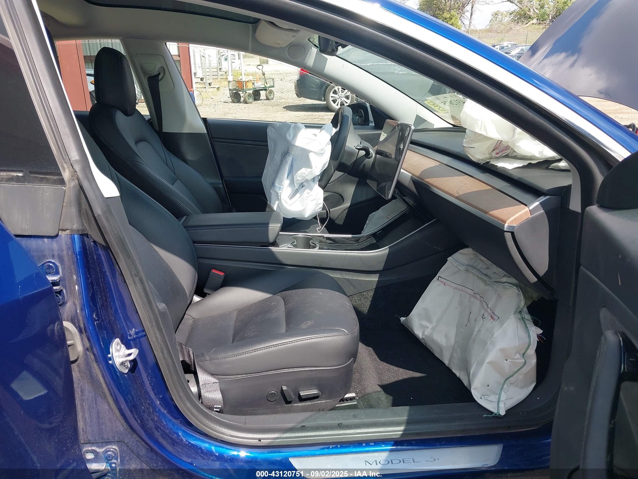 TESLA MODEL image 5