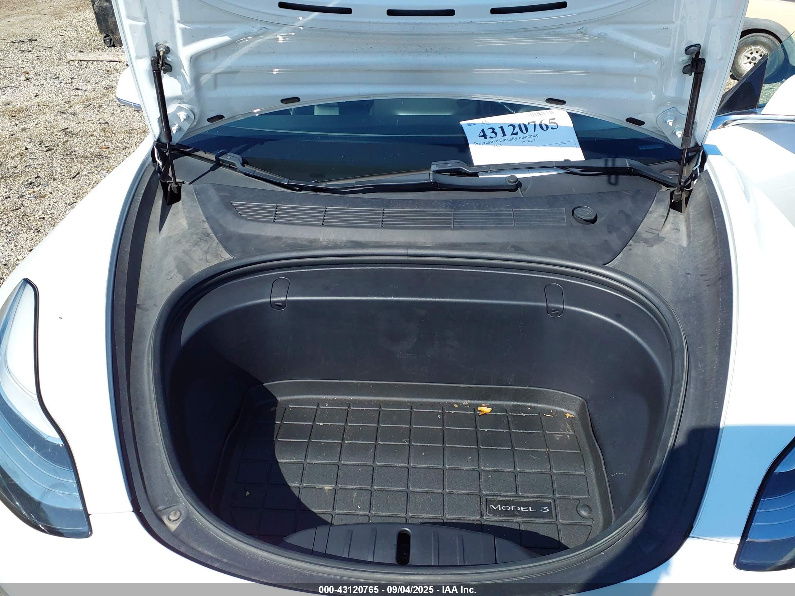 TESLA MODEL image 10