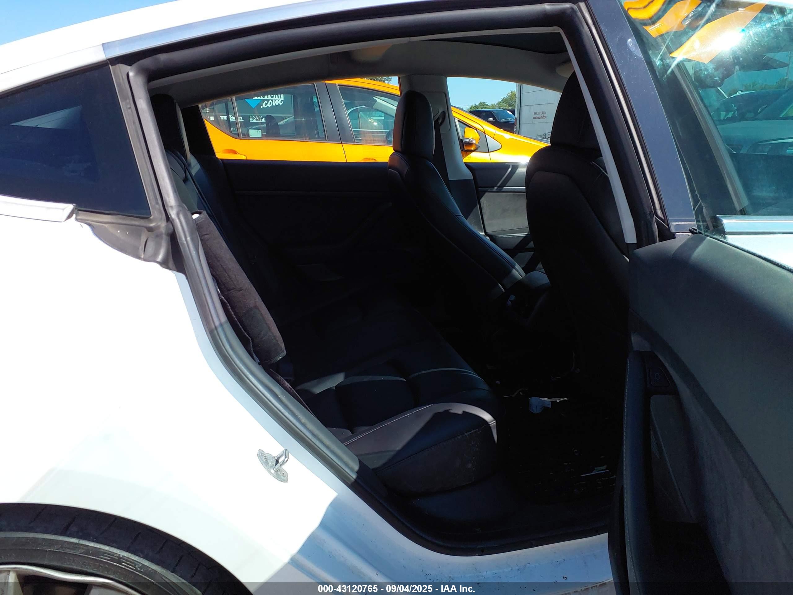 TESLA MODEL image 8