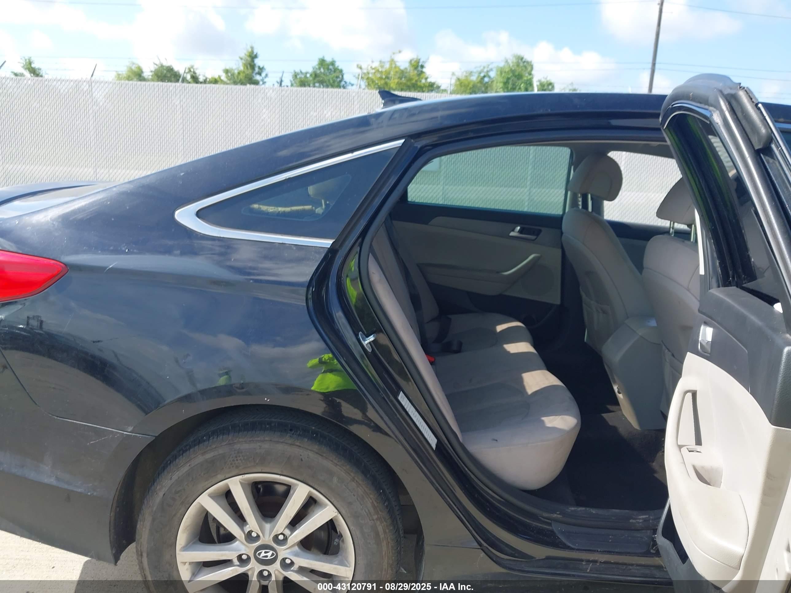 HYUNDAI SONATA image 8