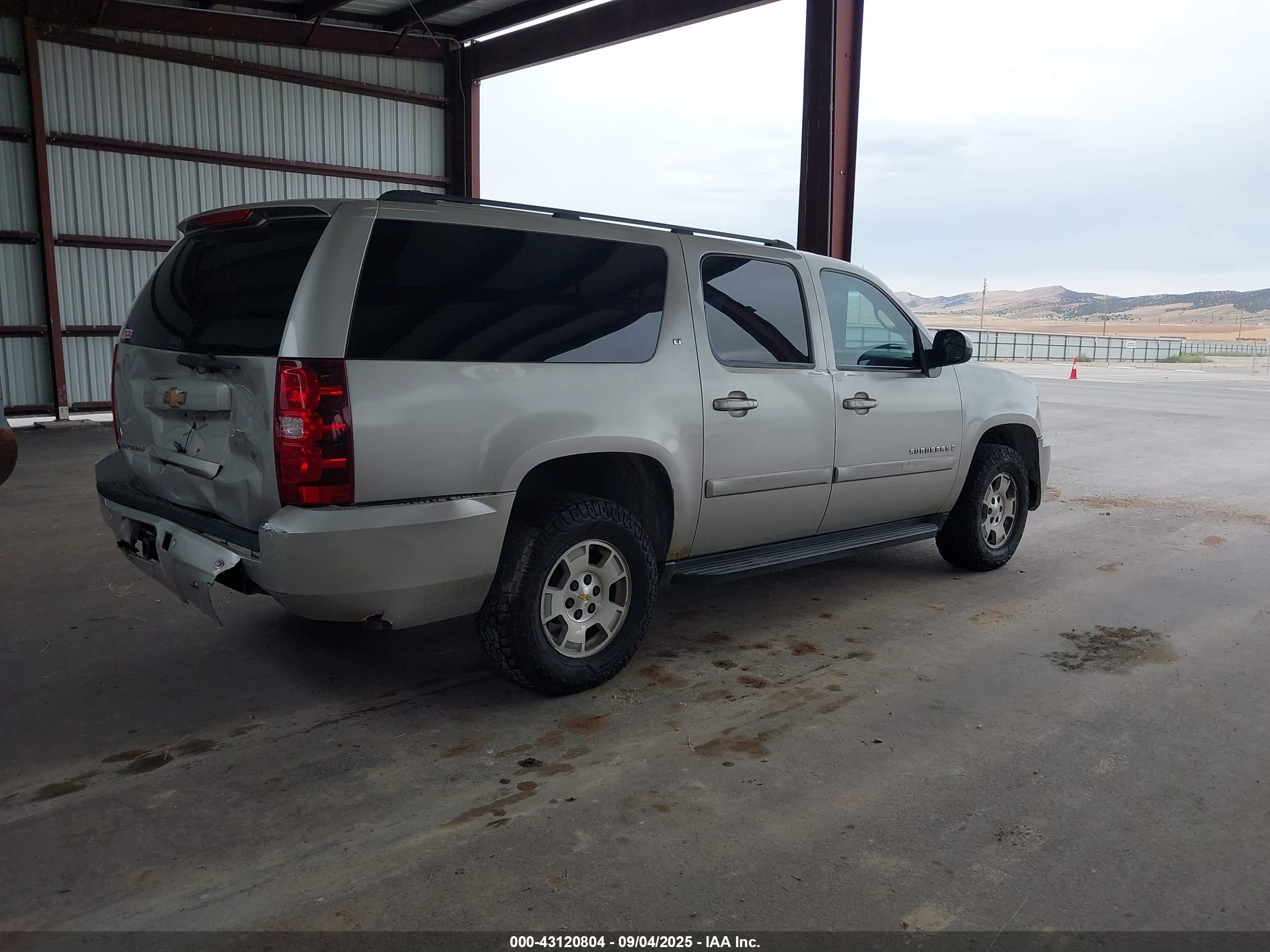 CHEVROLET SUBURBAN image 4