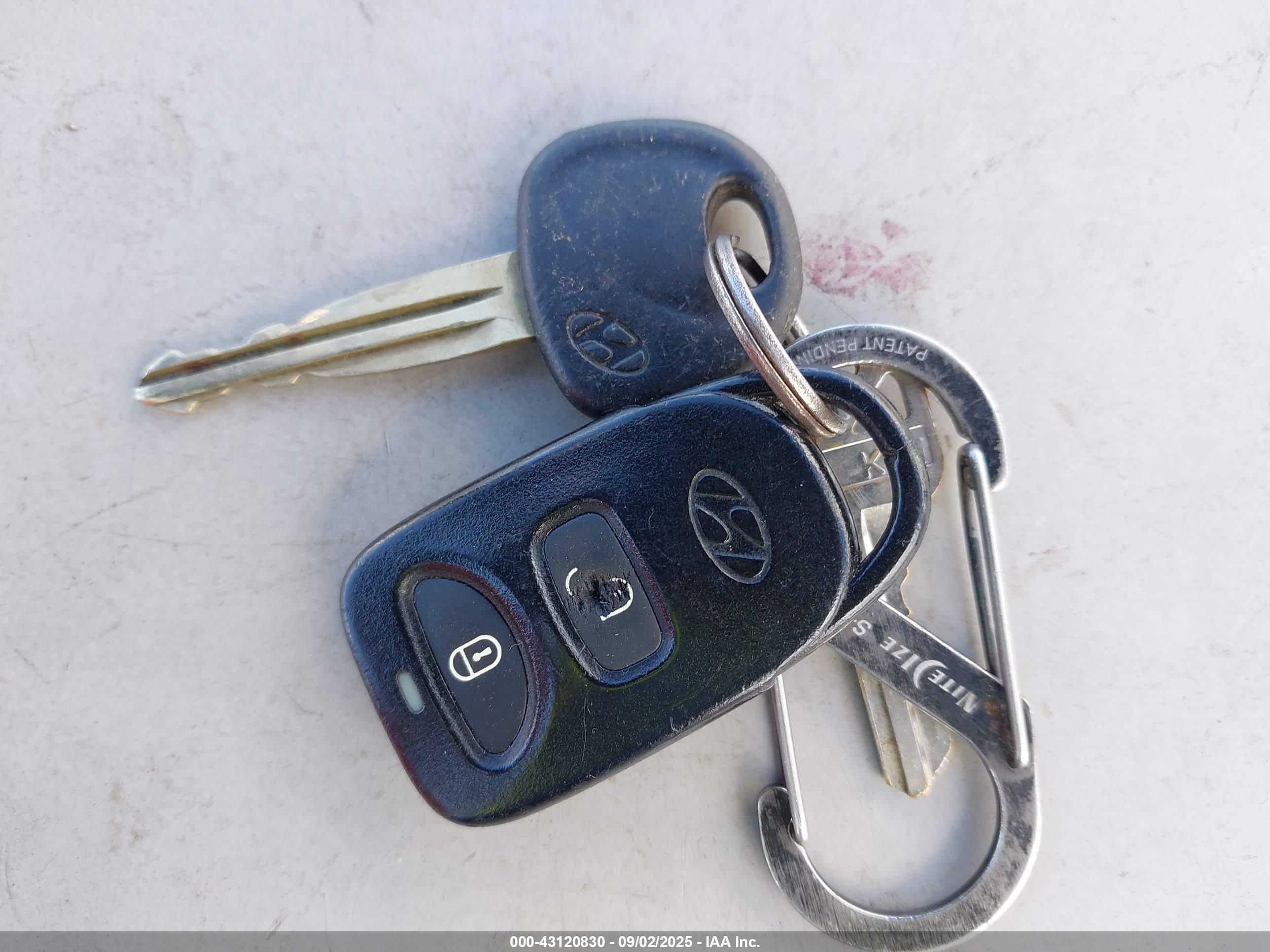 HYUNDAI TUCSON image 11