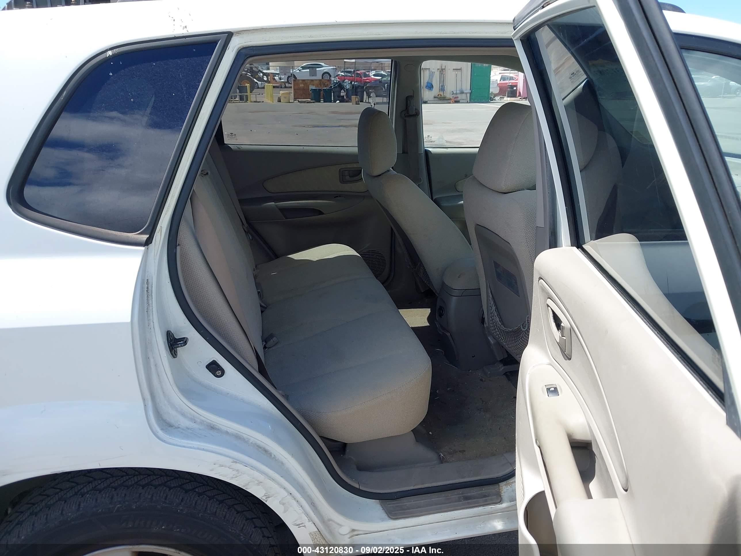HYUNDAI TUCSON image 8