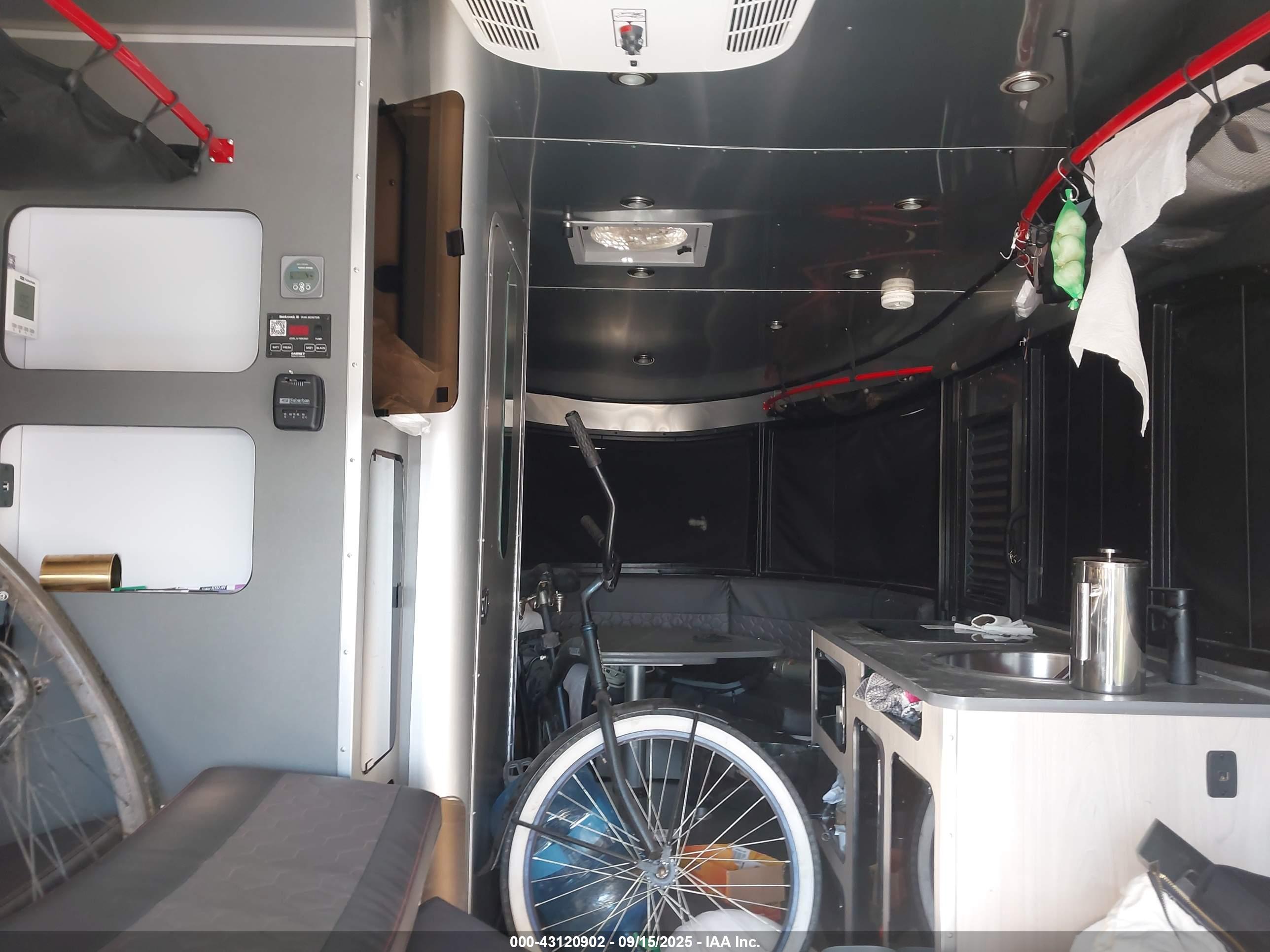 AIRSTREAM BASE image 5