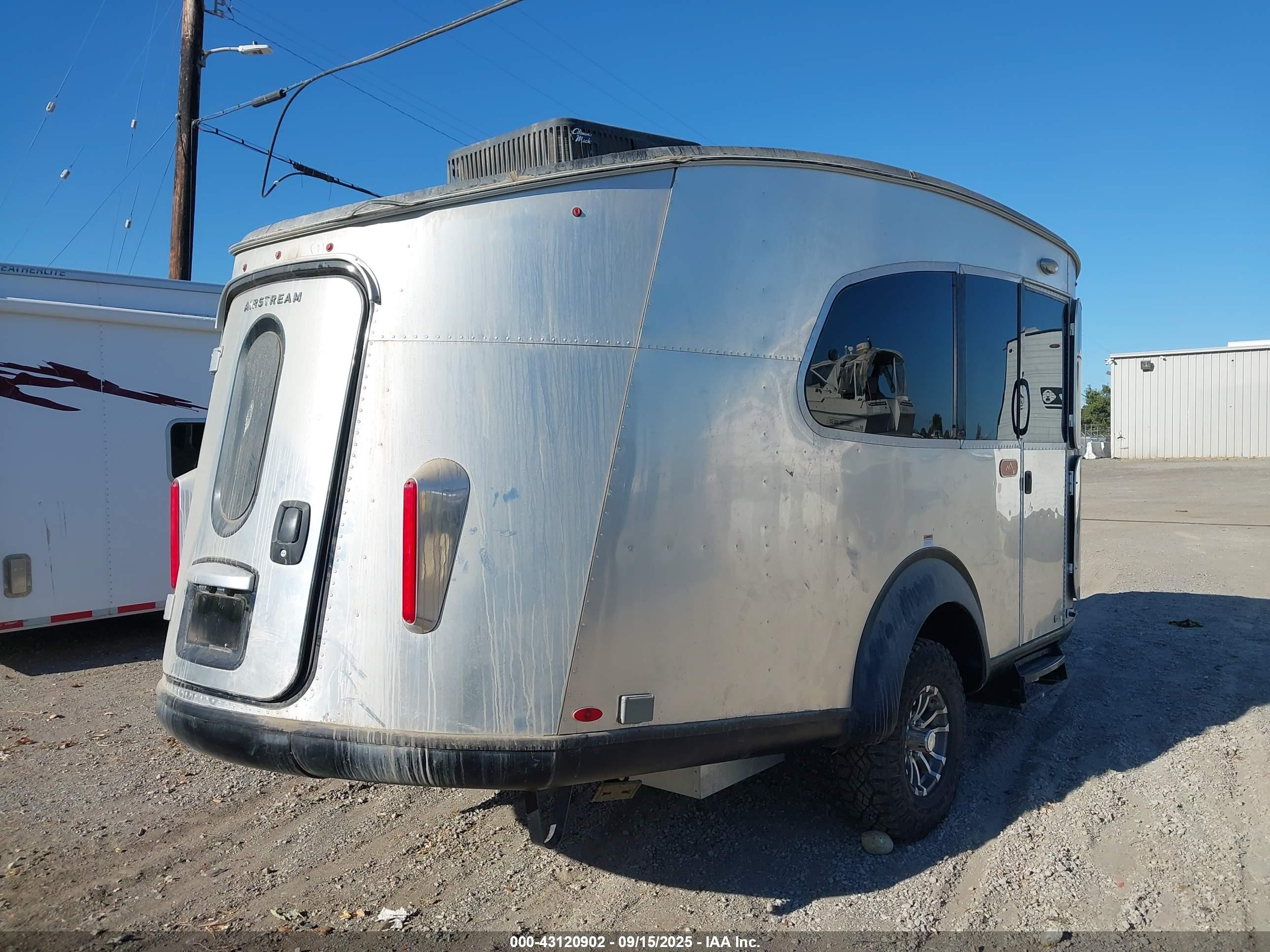 AIRSTREAM BASE image 6