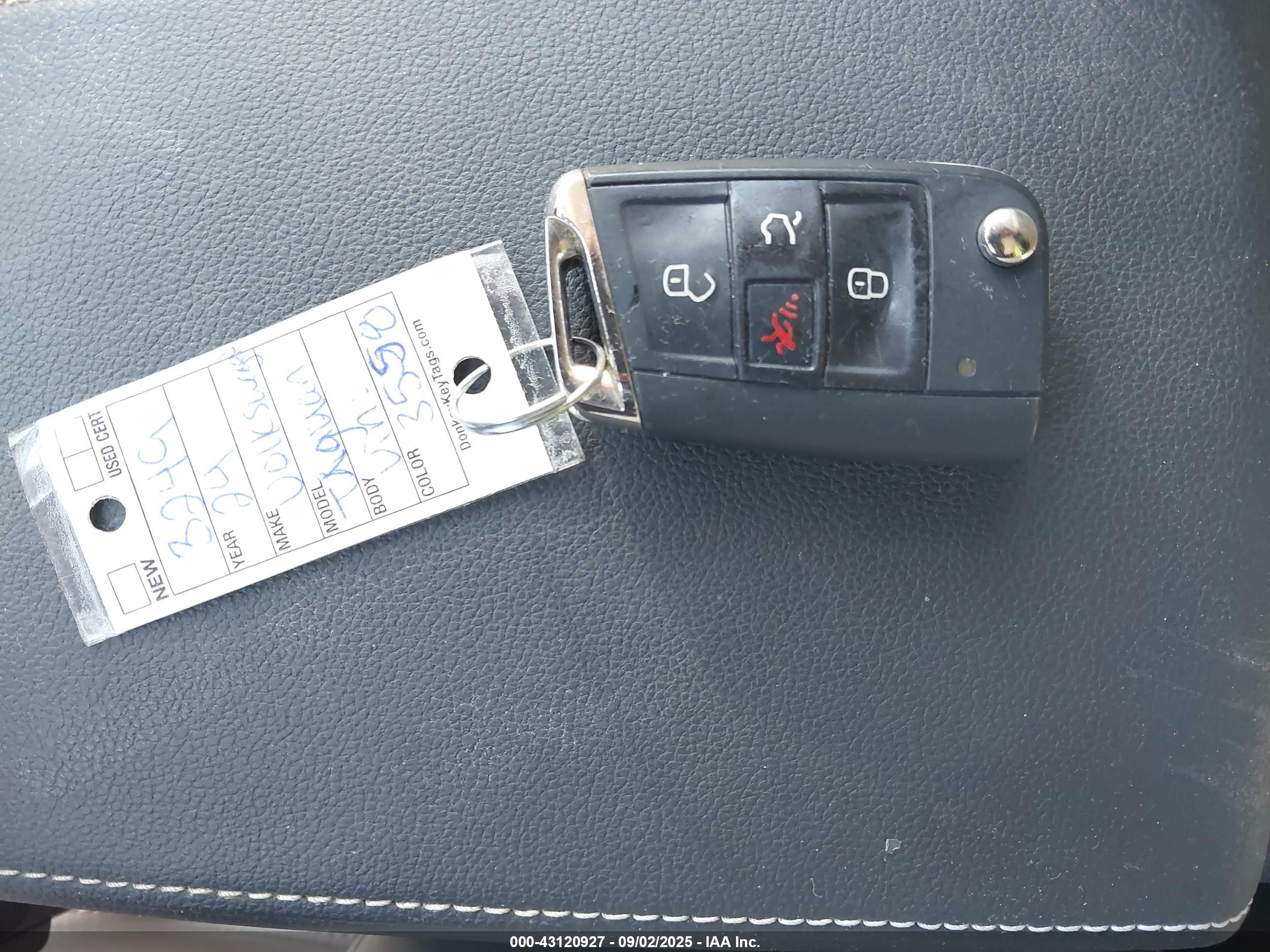 VOLKSWAGEN TIGUAN image 11
