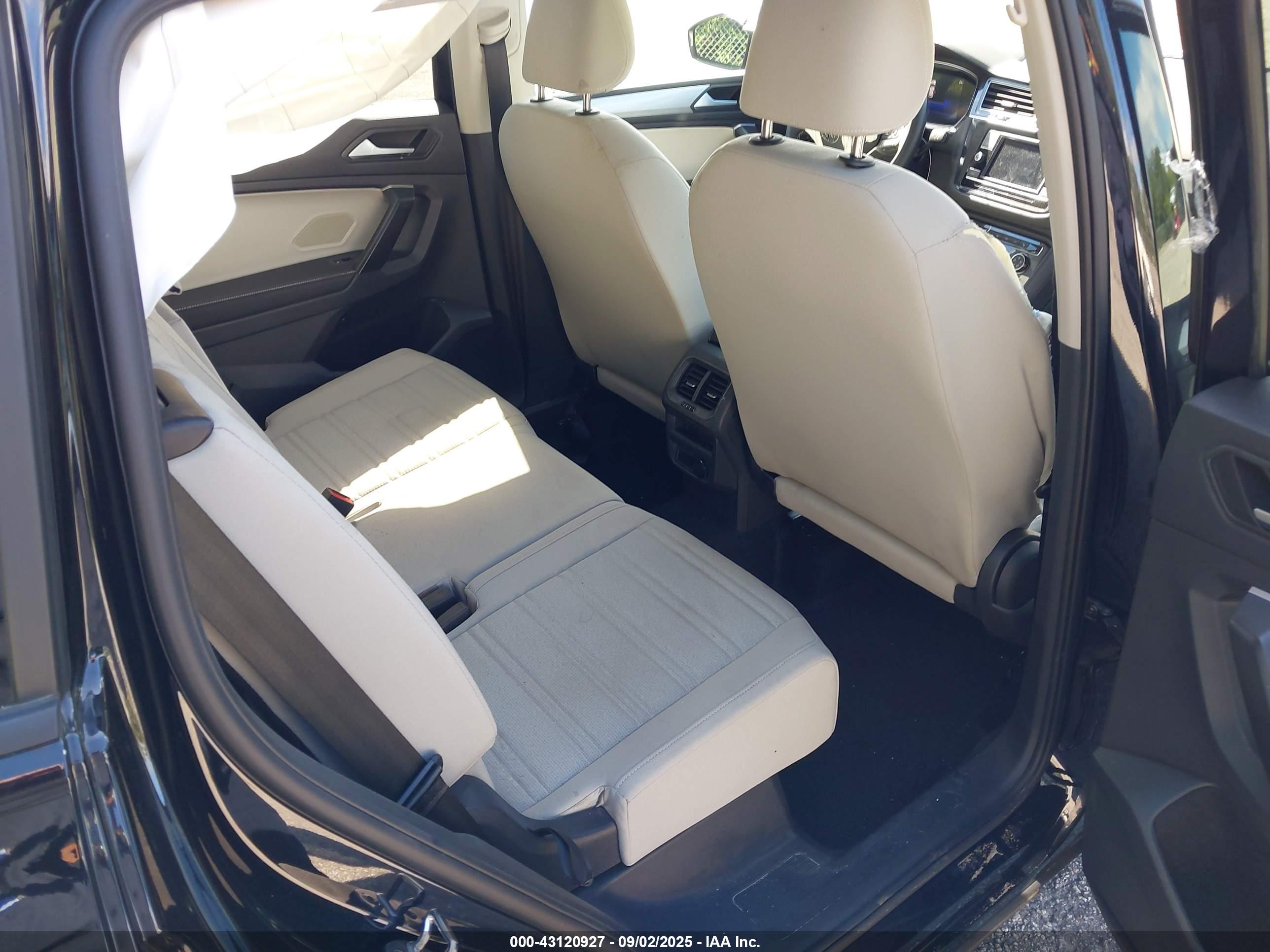 VOLKSWAGEN TIGUAN image 8