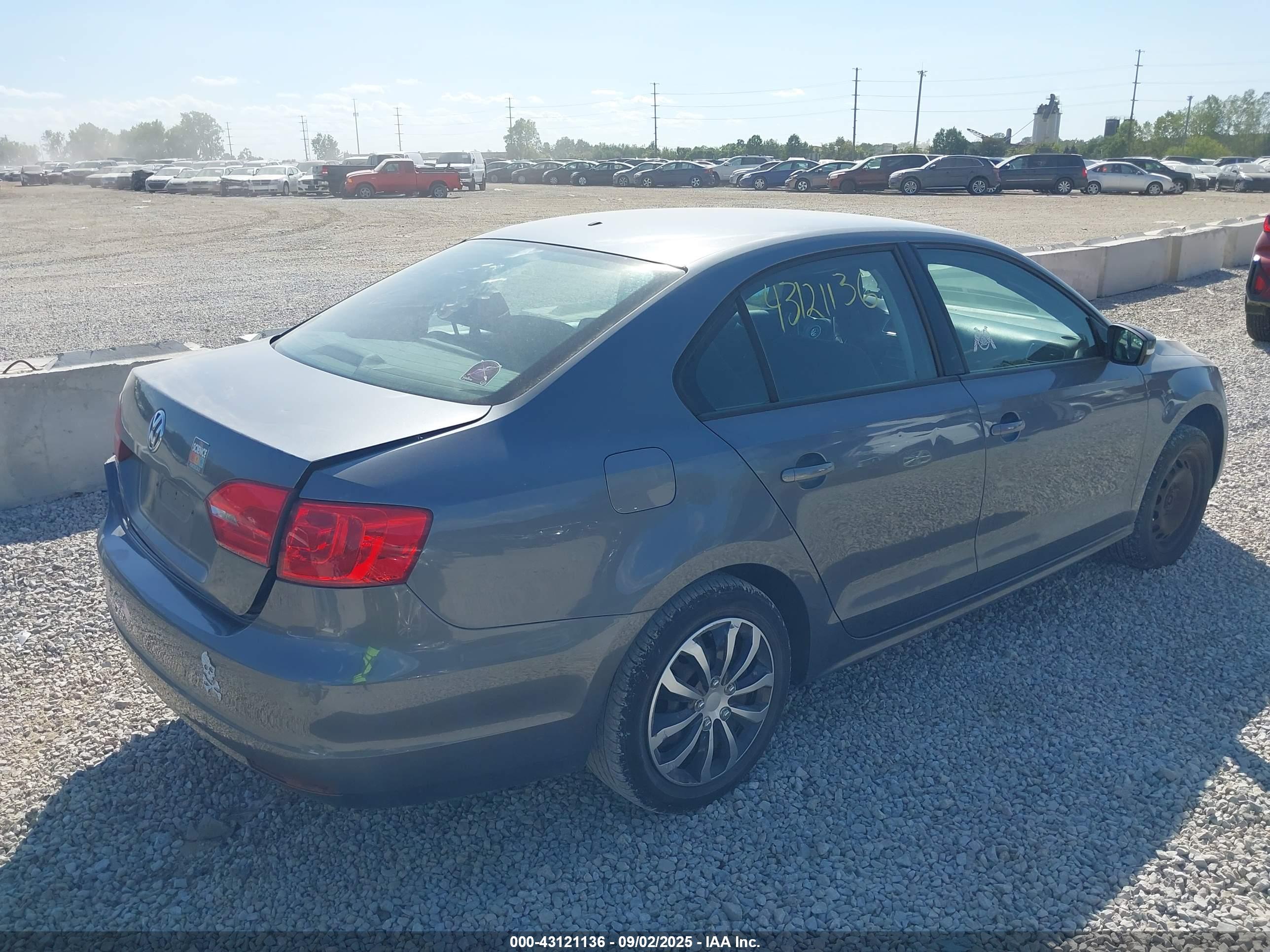 VOLKSWAGEN JETTA image 4