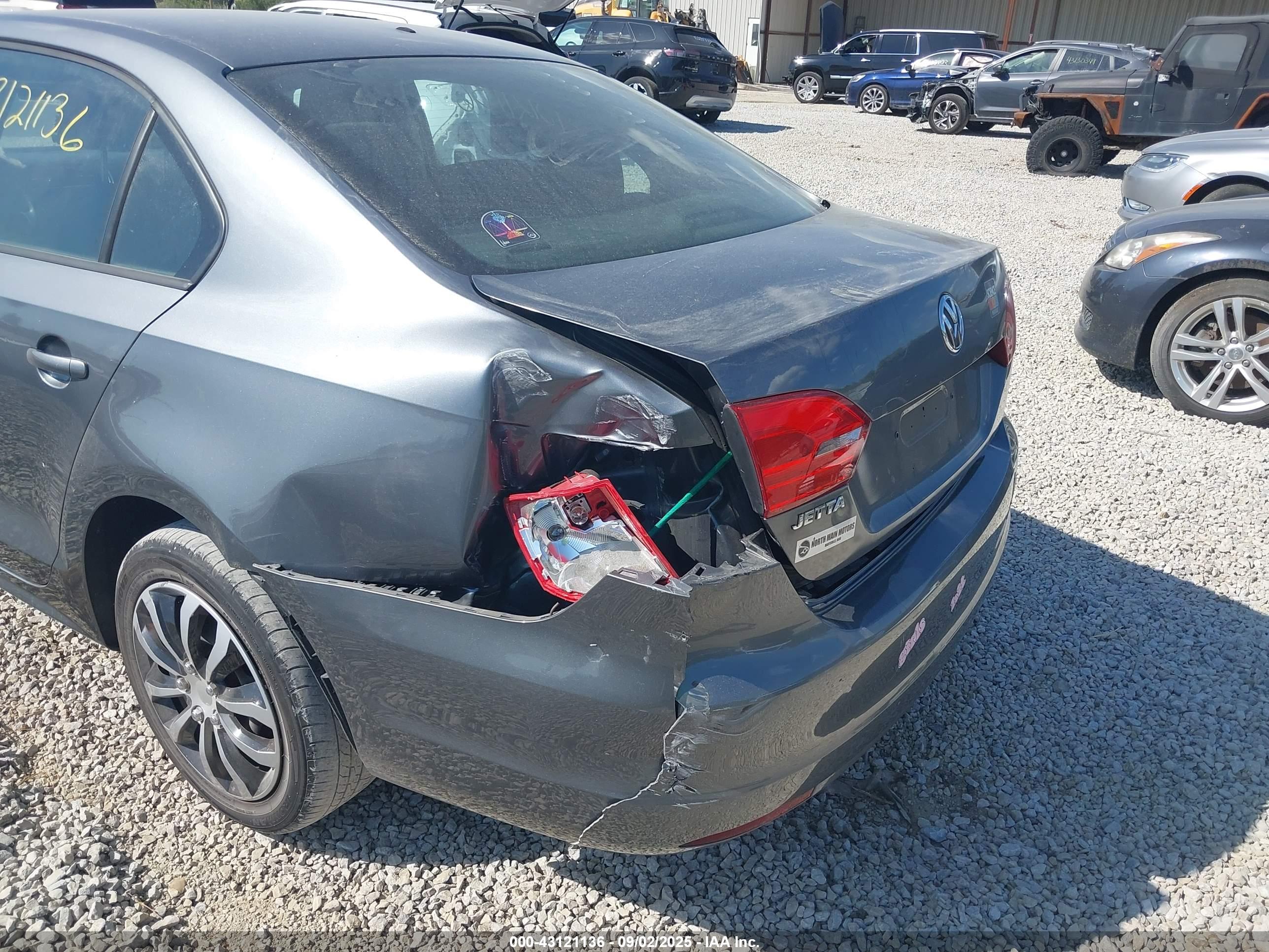 VOLKSWAGEN JETTA image 6