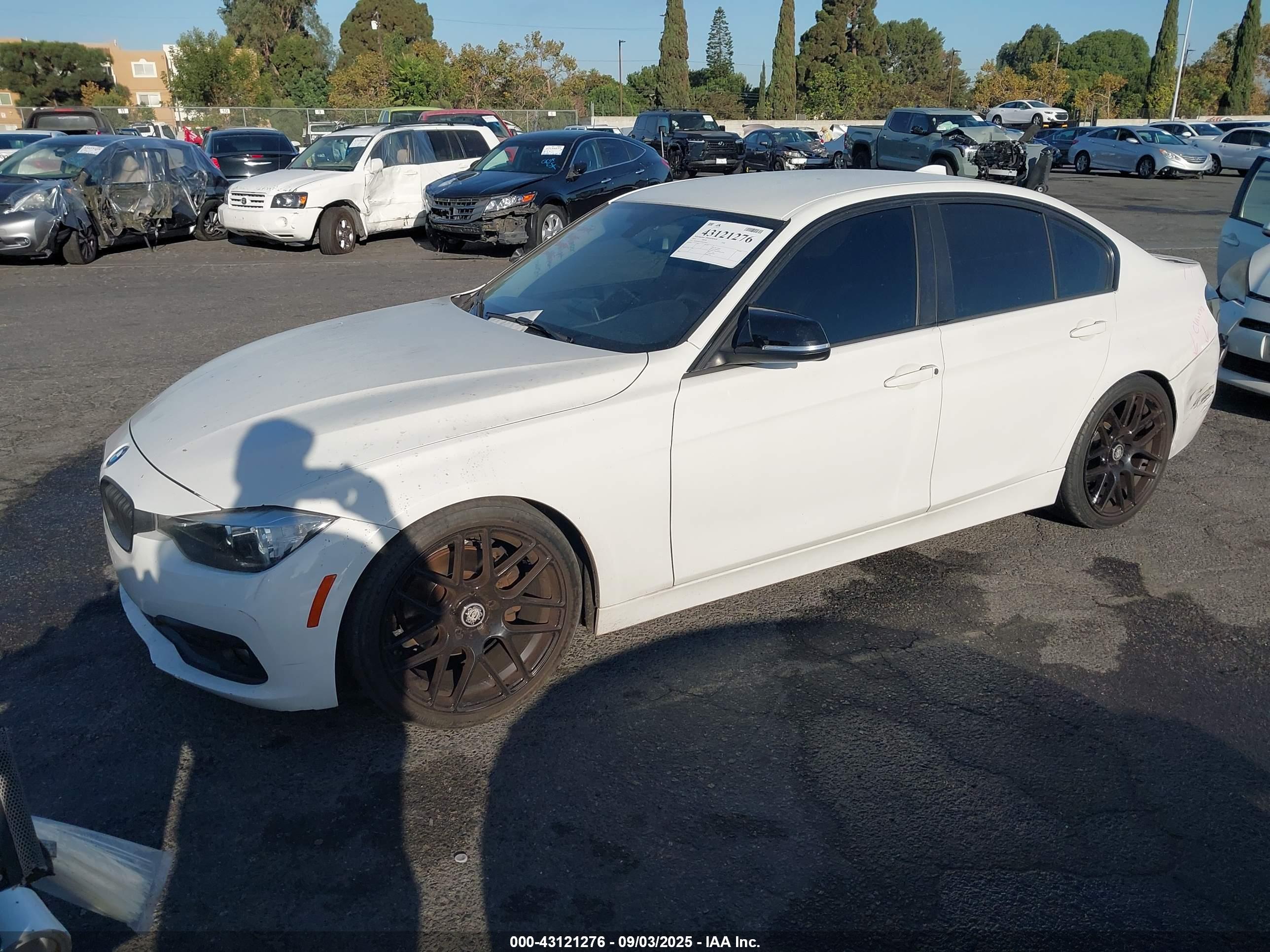 BMW 320I image 2