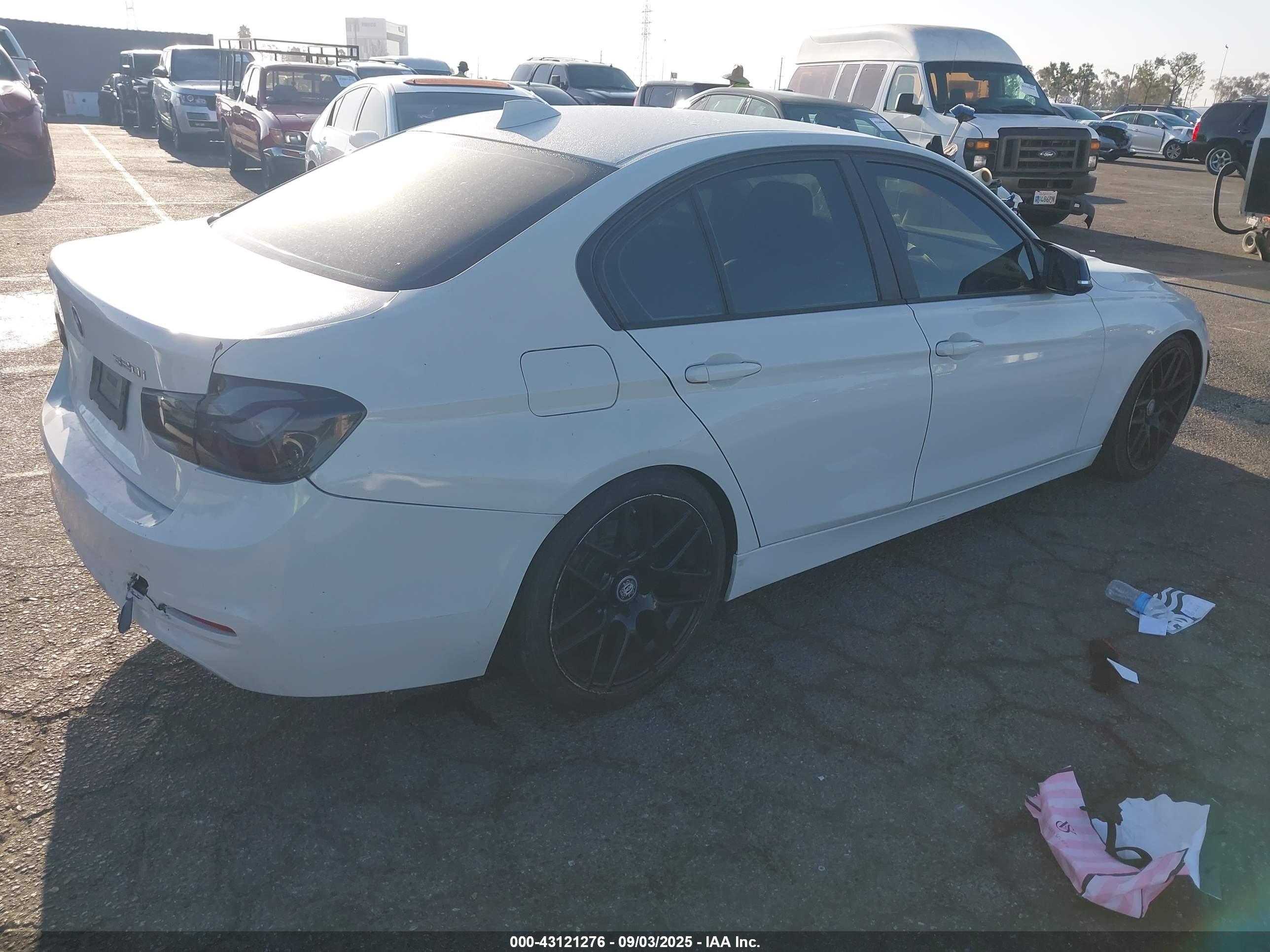 BMW 320I image 4