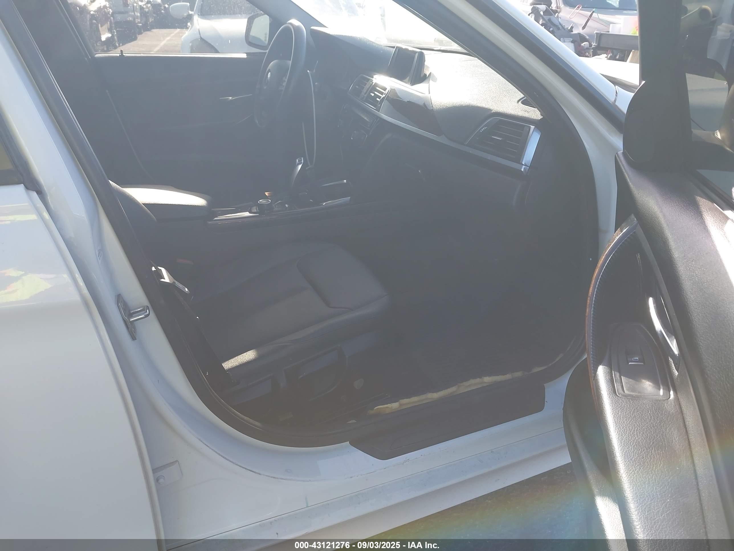 BMW 320I image 5