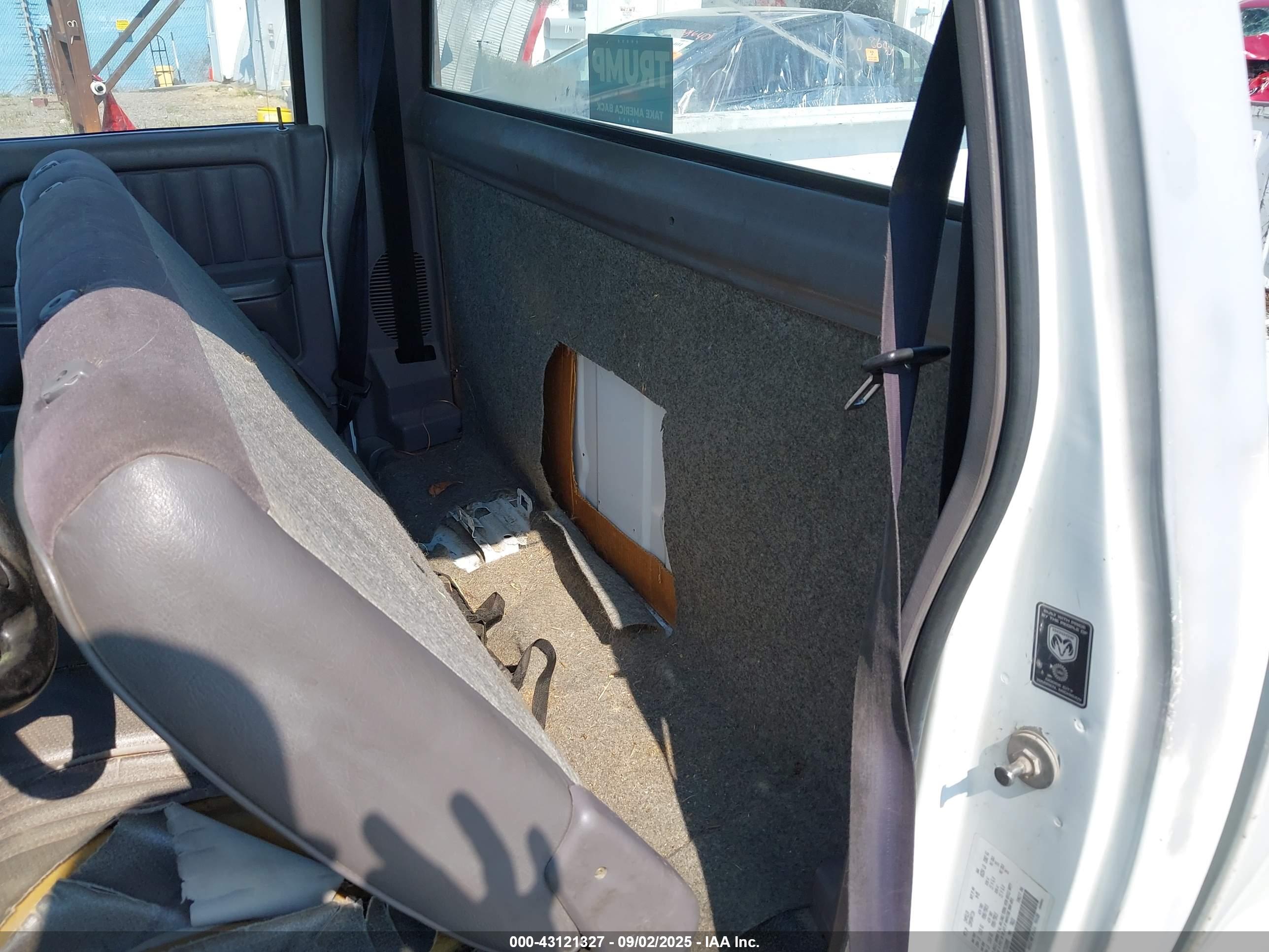 DODGE DAKOTA image 8