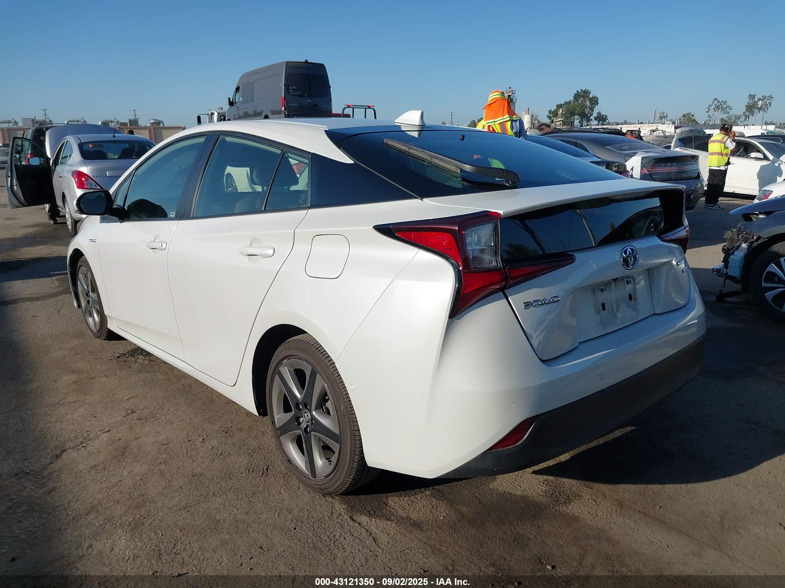 TOYOTA PRIUS image 3