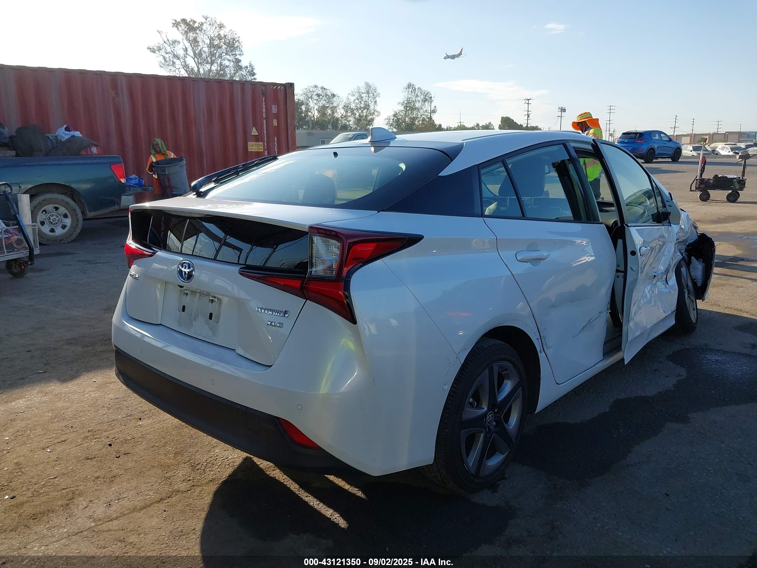 TOYOTA PRIUS image 4