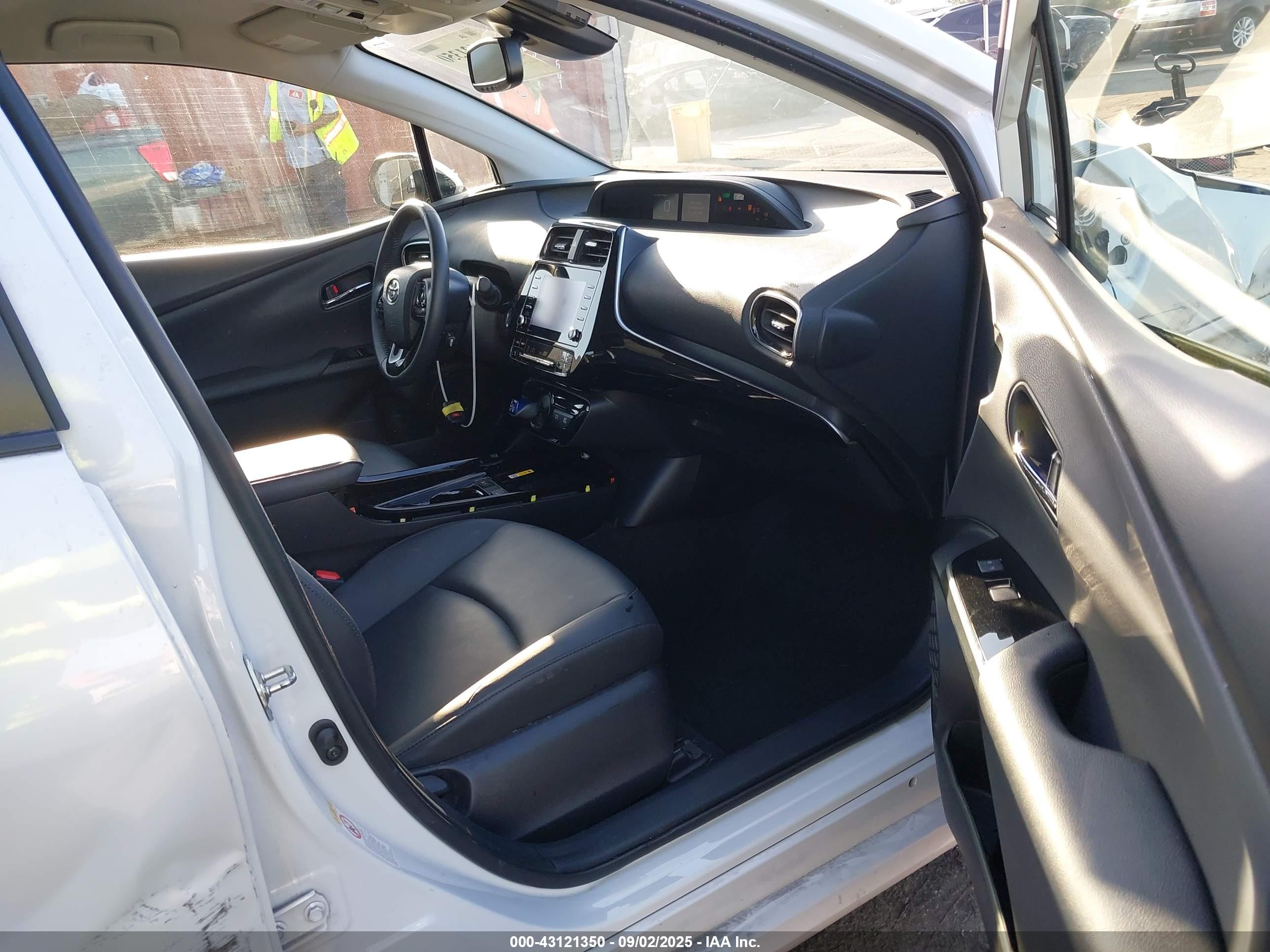 TOYOTA PRIUS image 5