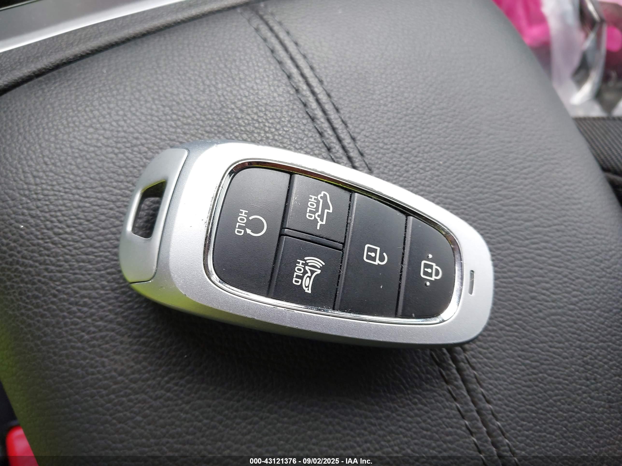 HYUNDAI SANTA image 11