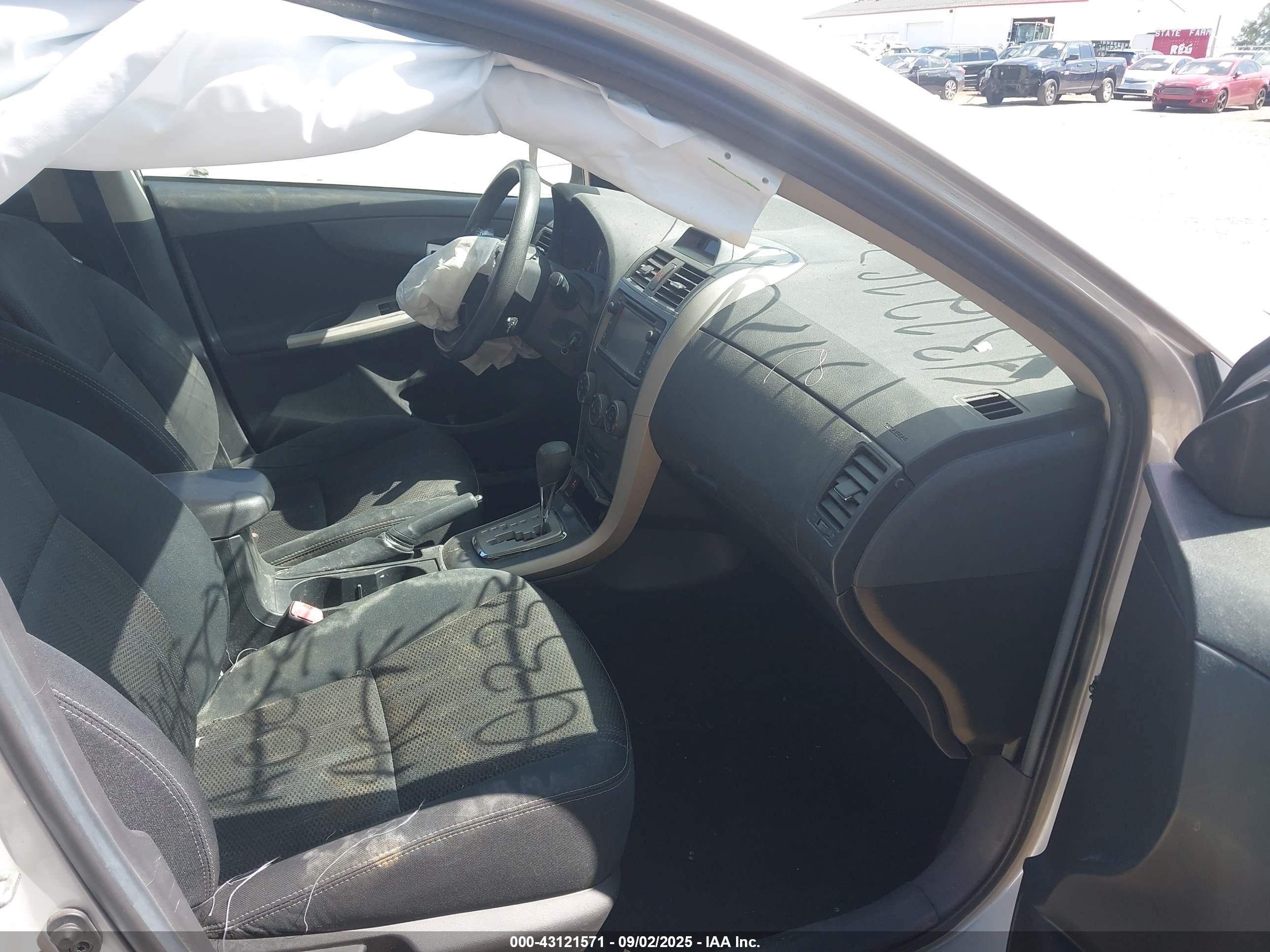 TOYOTA COROLLA image 5