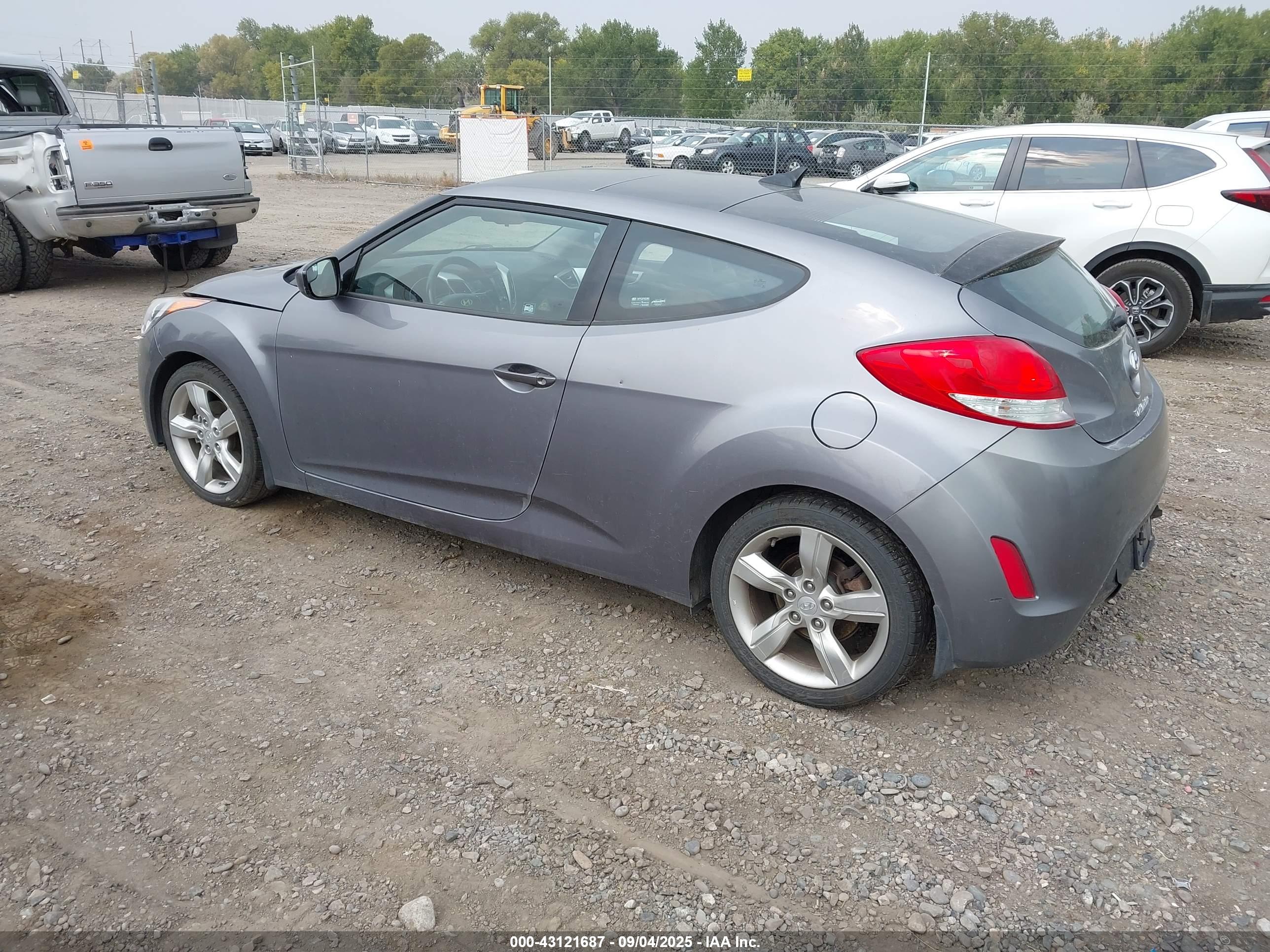 HYUNDAI VELOSTER image 3