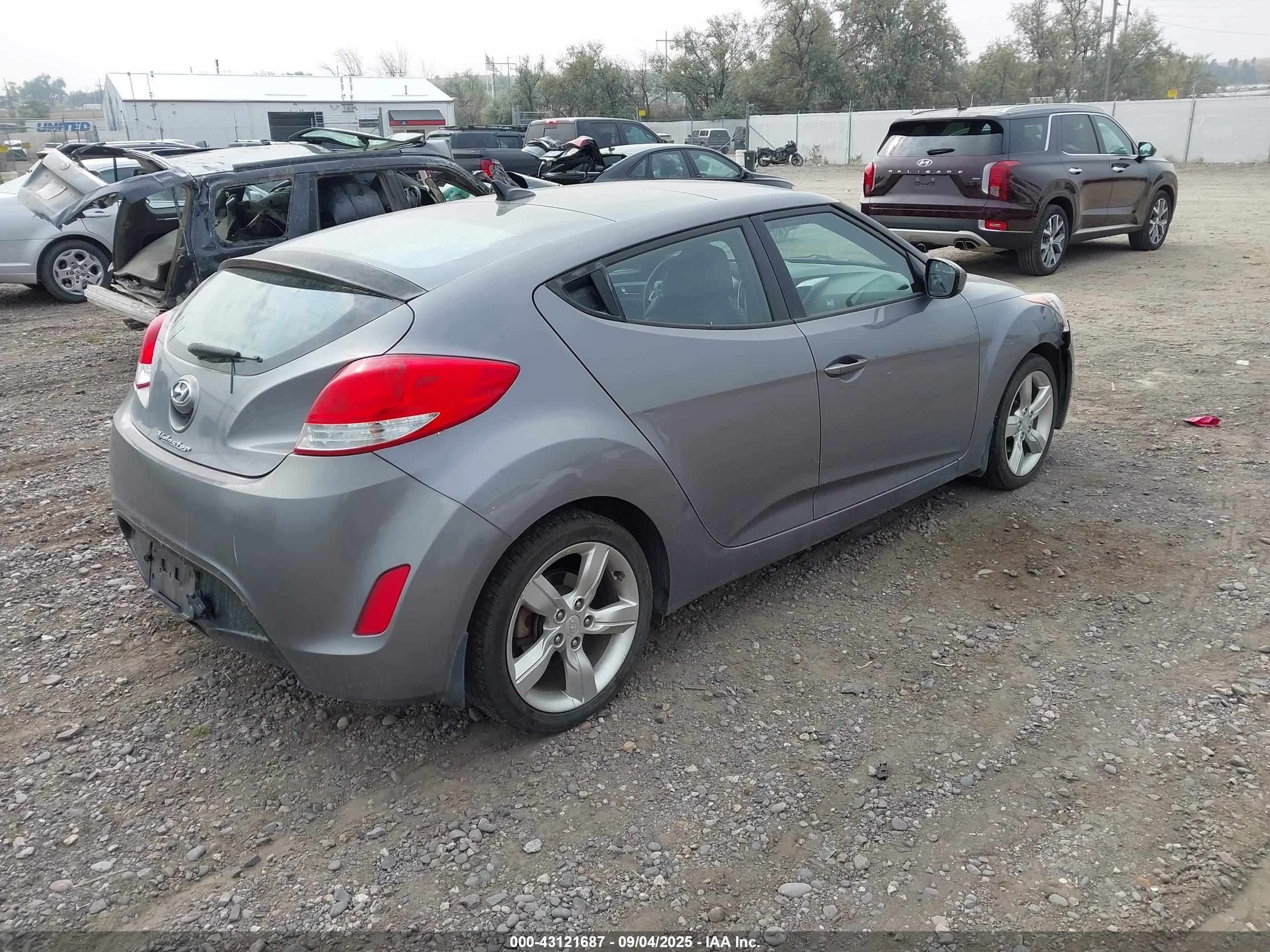 HYUNDAI VELOSTER image 4