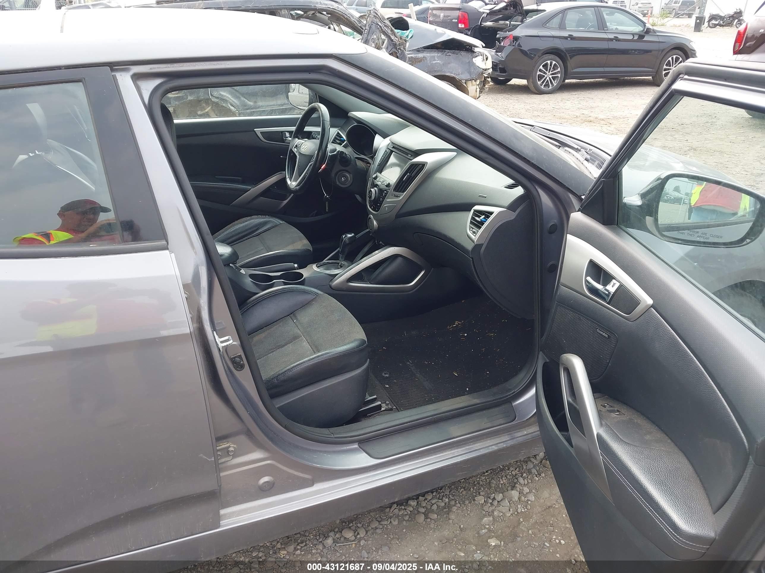 HYUNDAI VELOSTER image 5