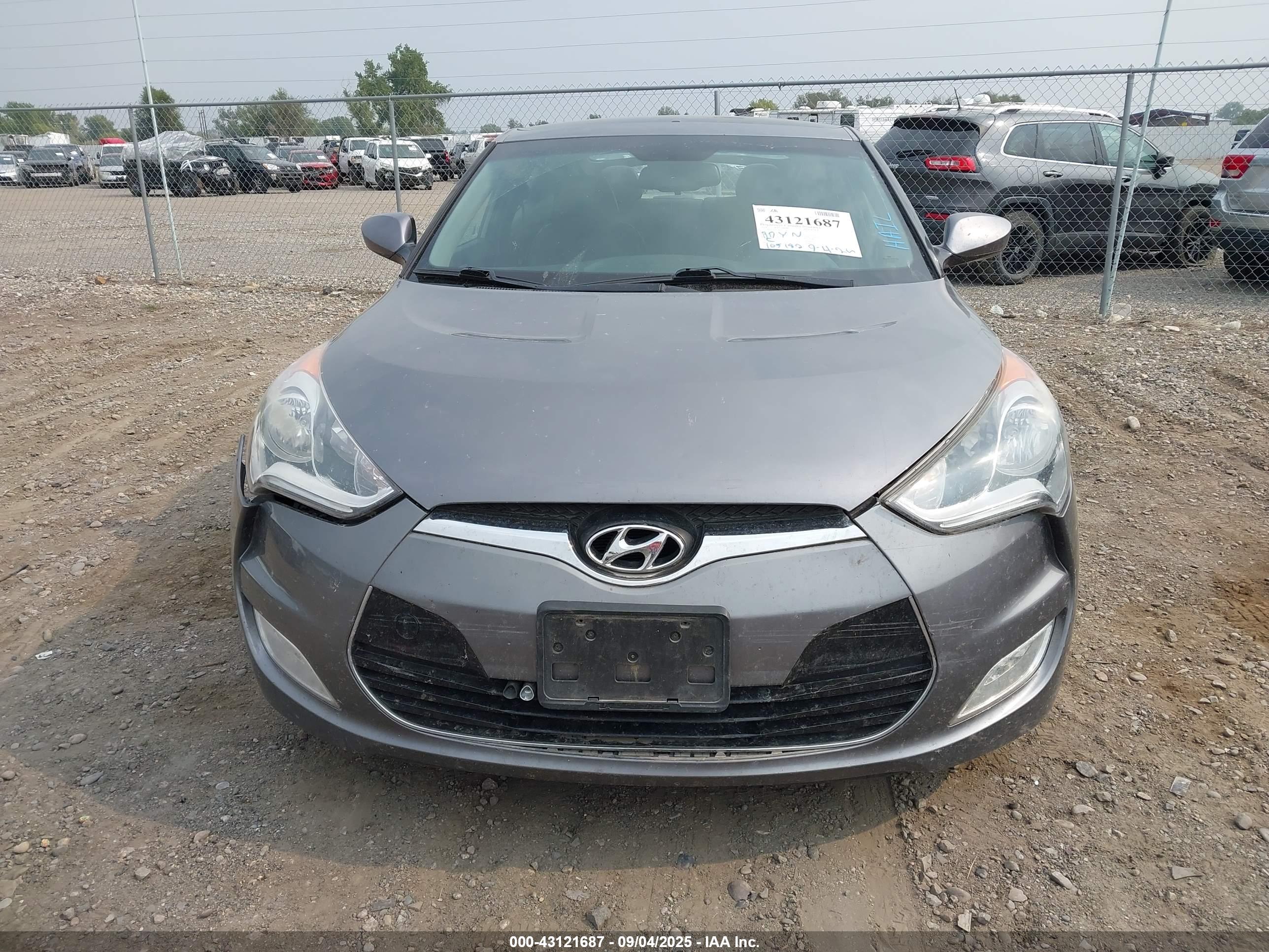 HYUNDAI VELOSTER image 6
