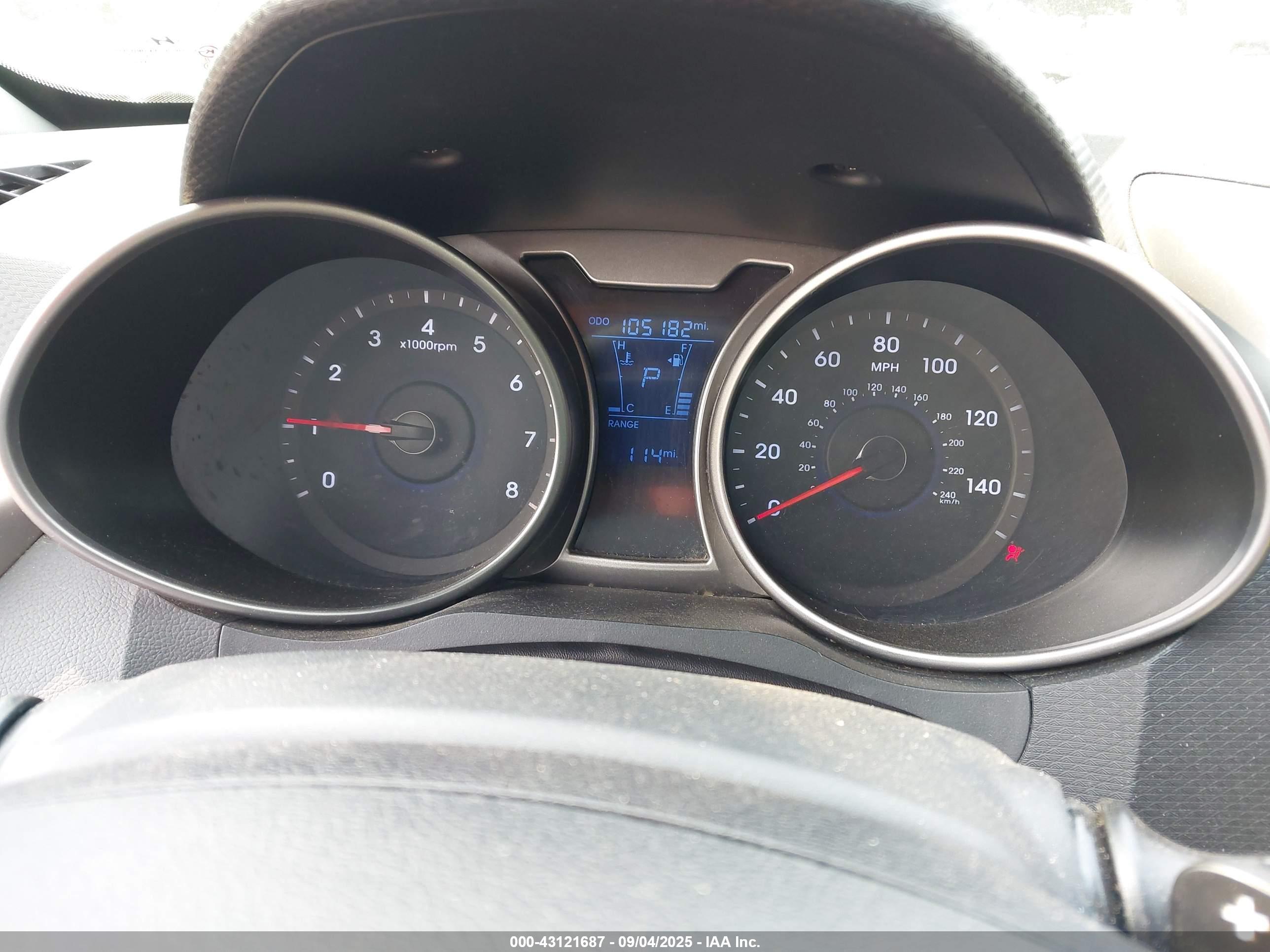 HYUNDAI VELOSTER image 7