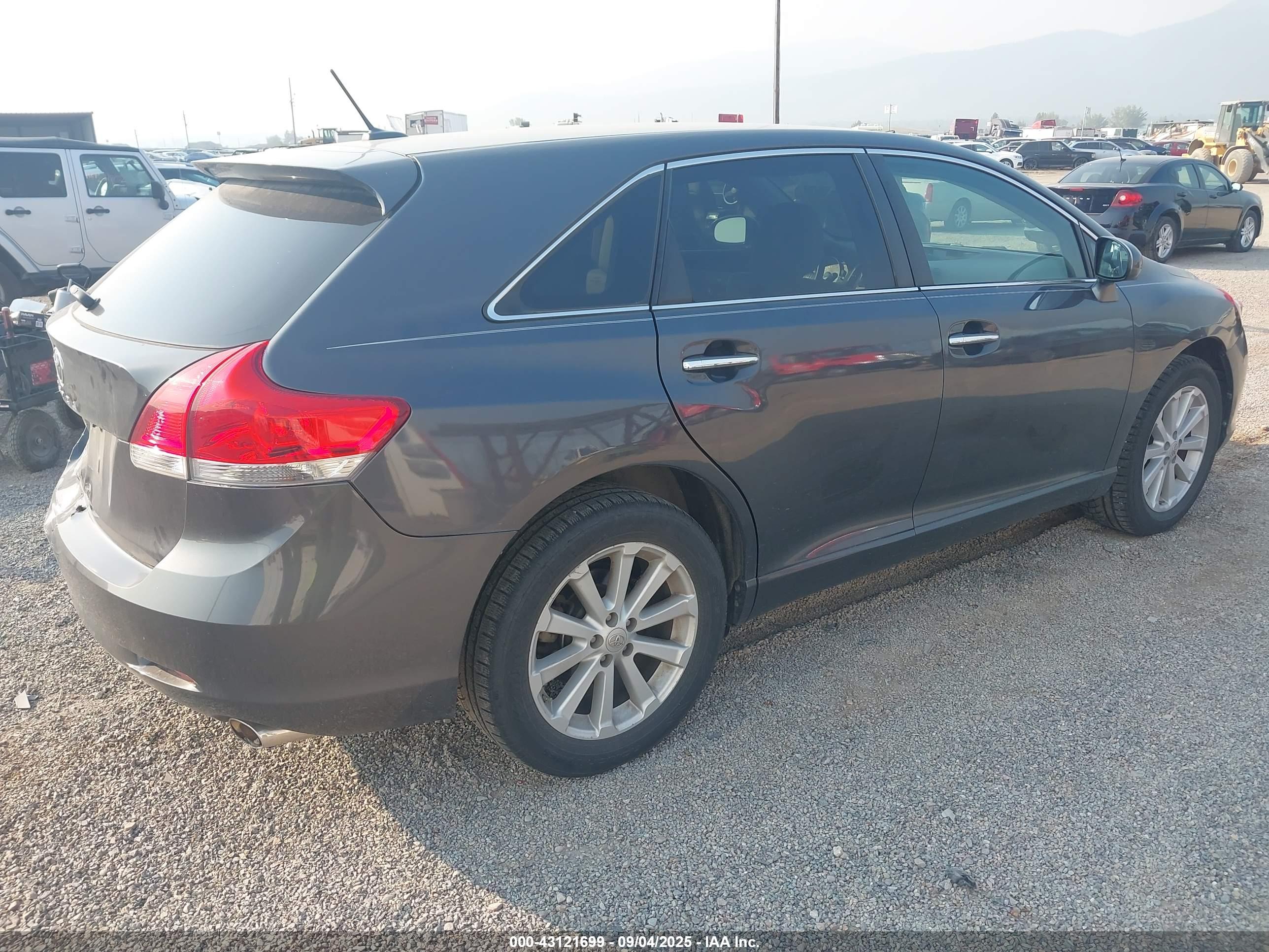 TOYOTA VENZA image 4