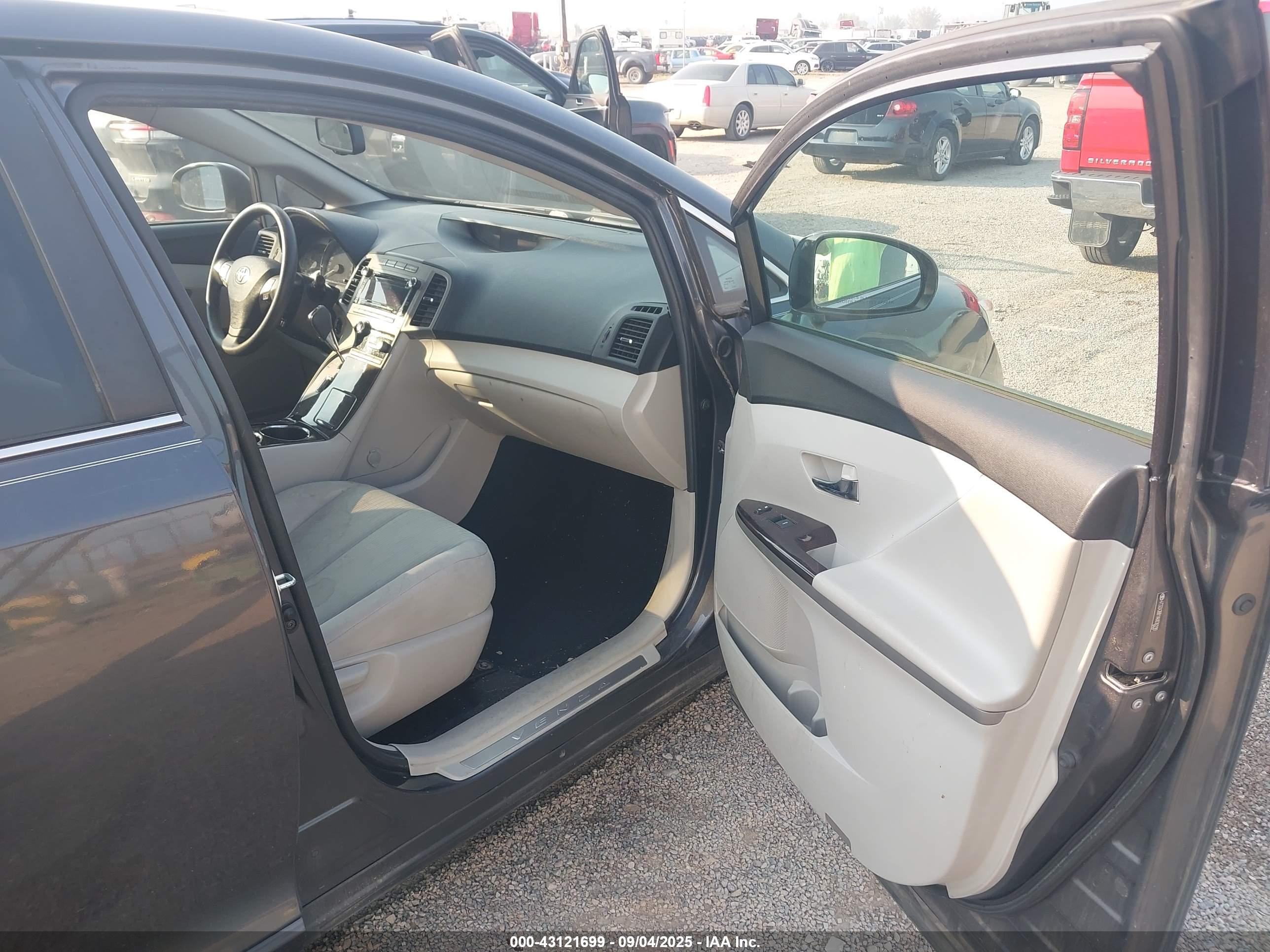 TOYOTA VENZA image 5