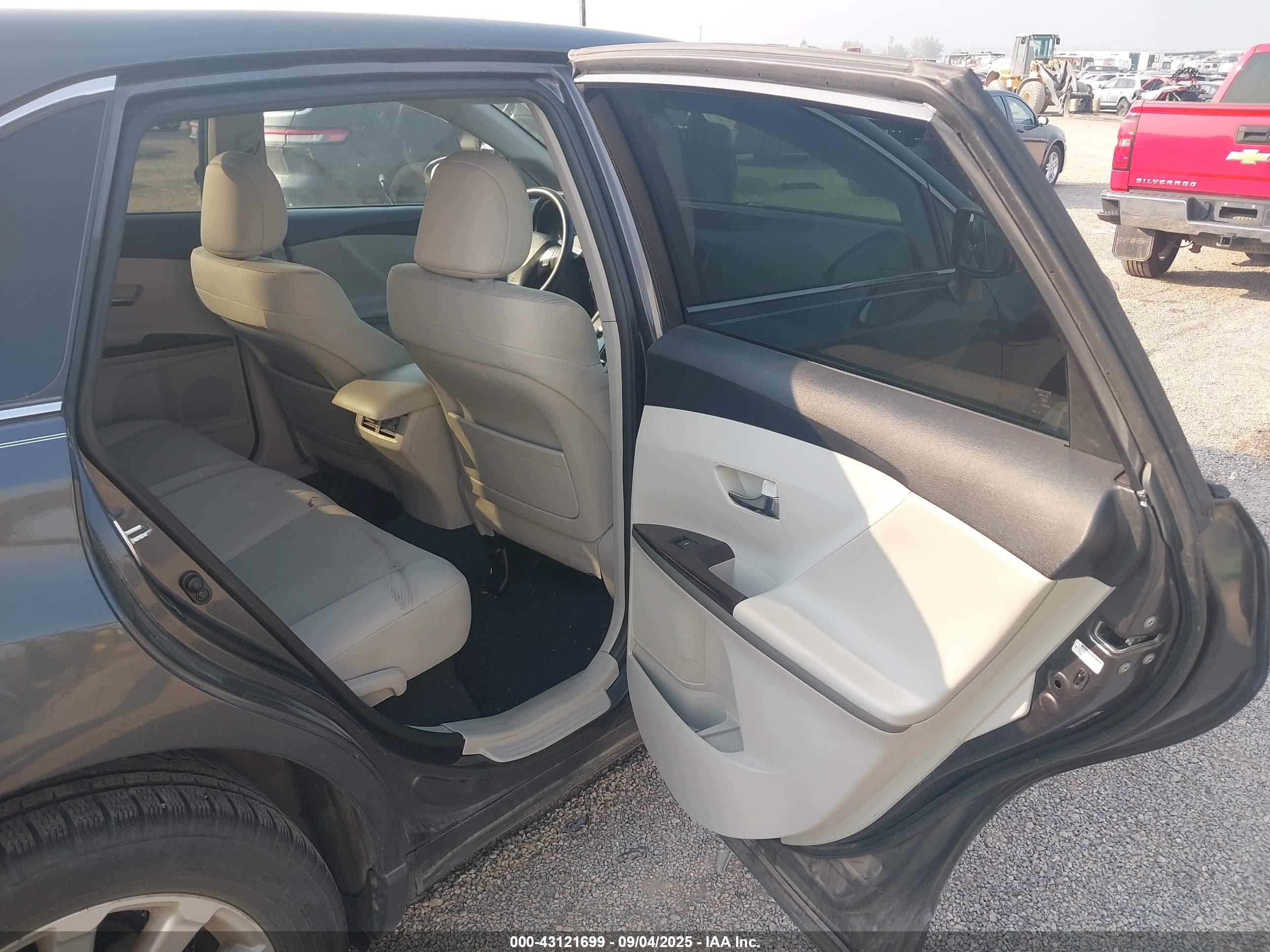 TOYOTA VENZA image 8
