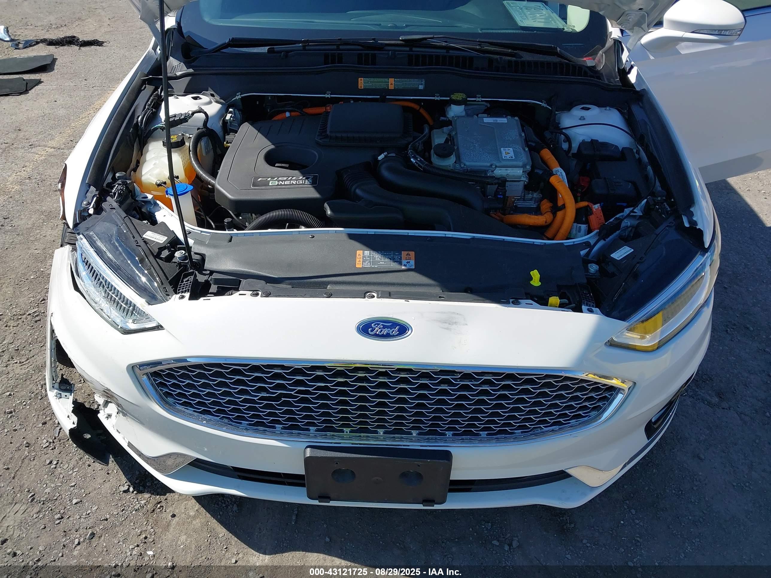 FORD FUSION image 10