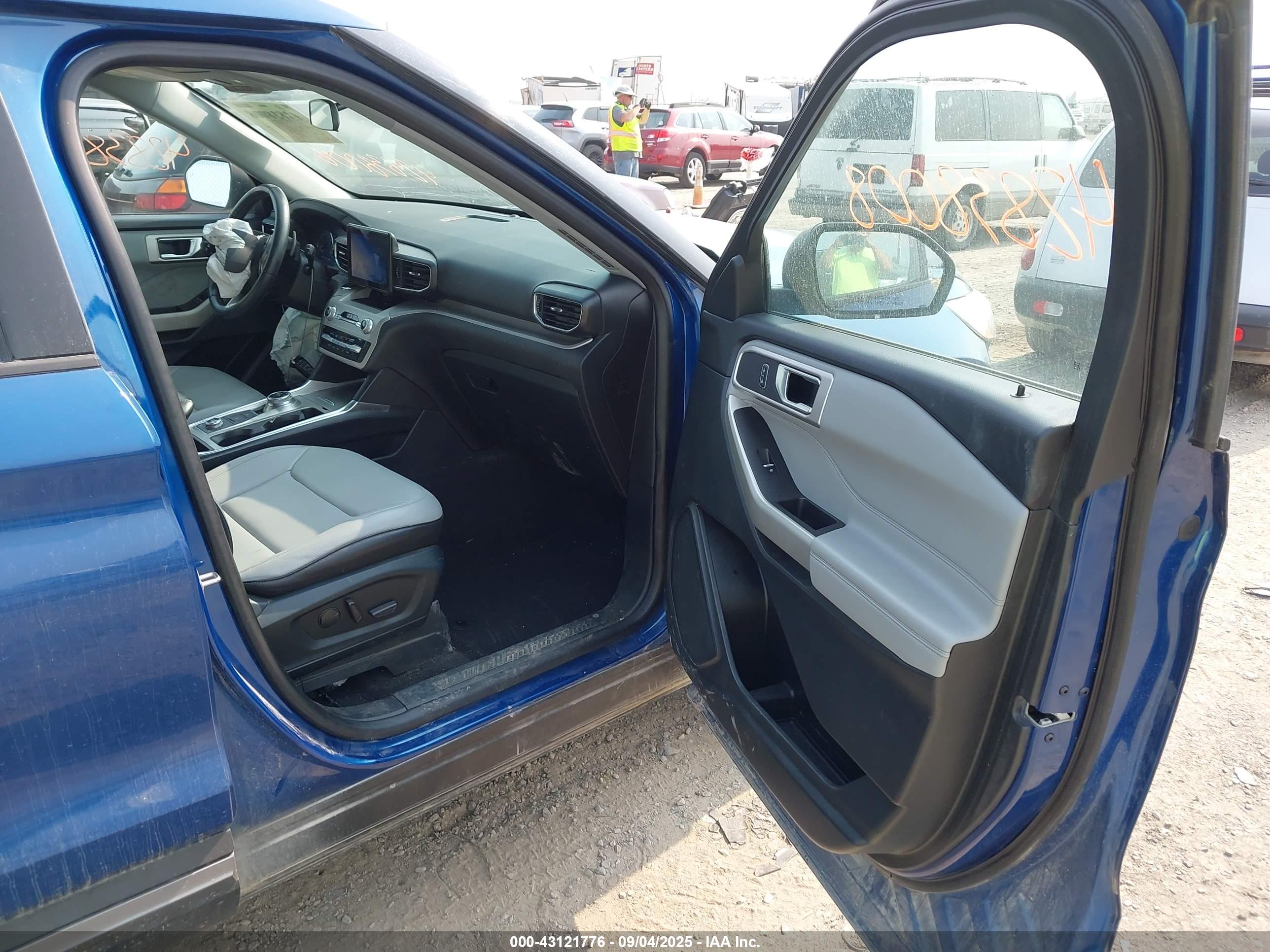 FORD EXPLORER image 5