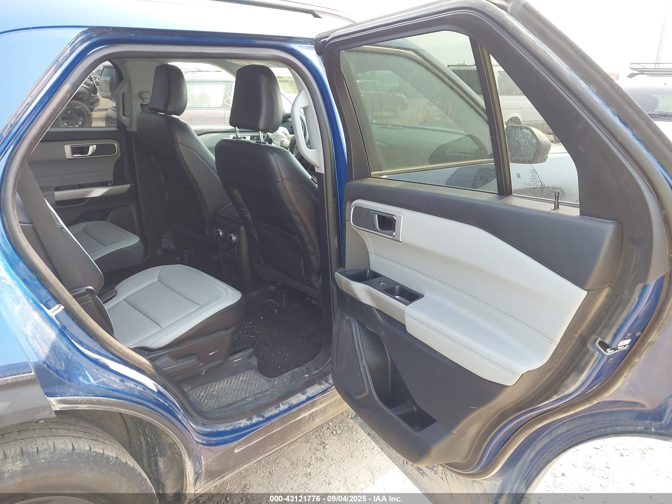 FORD EXPLORER image 8