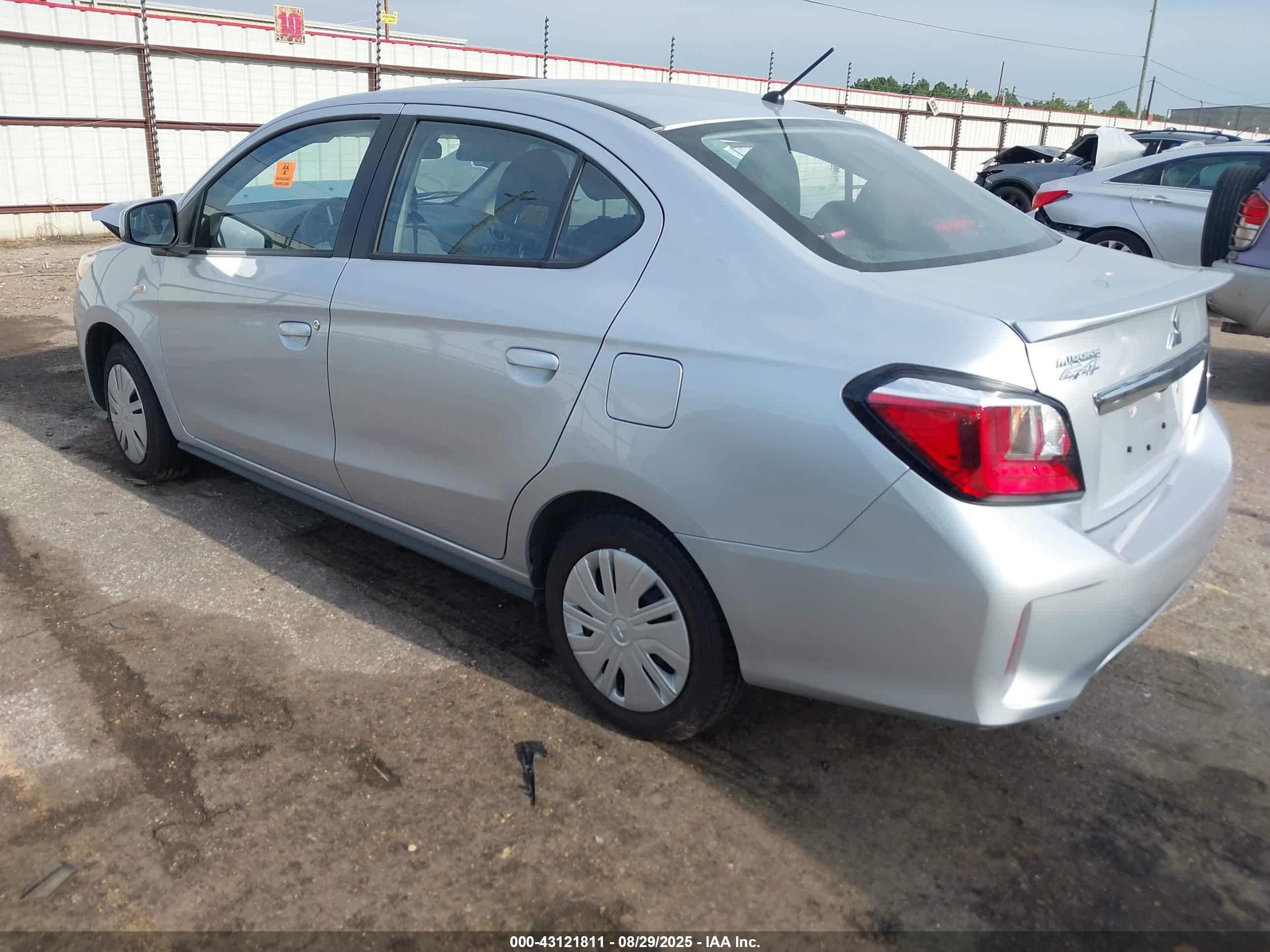 MITSUBISHI MIRAGE image 3