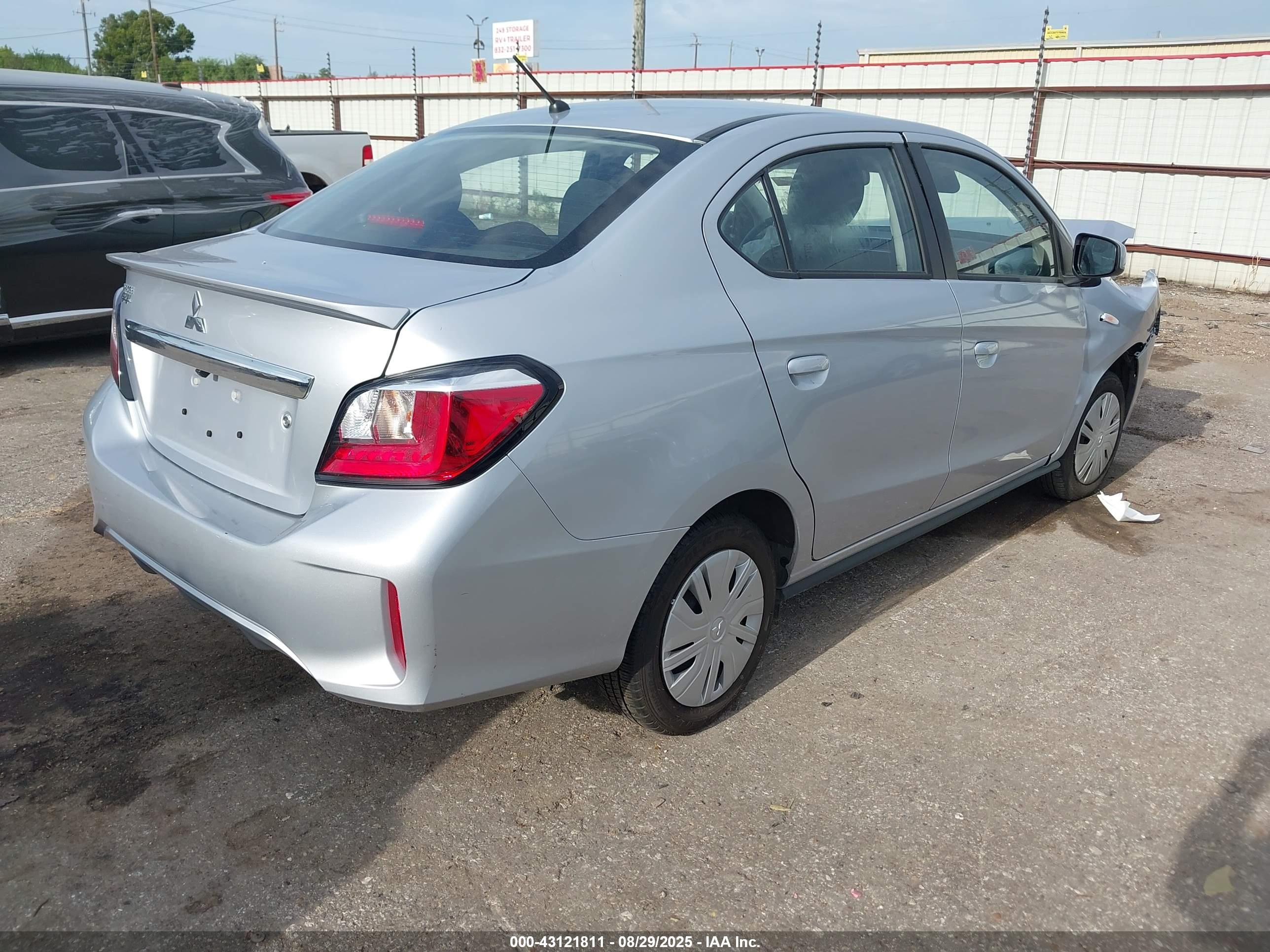 MITSUBISHI MIRAGE image 4