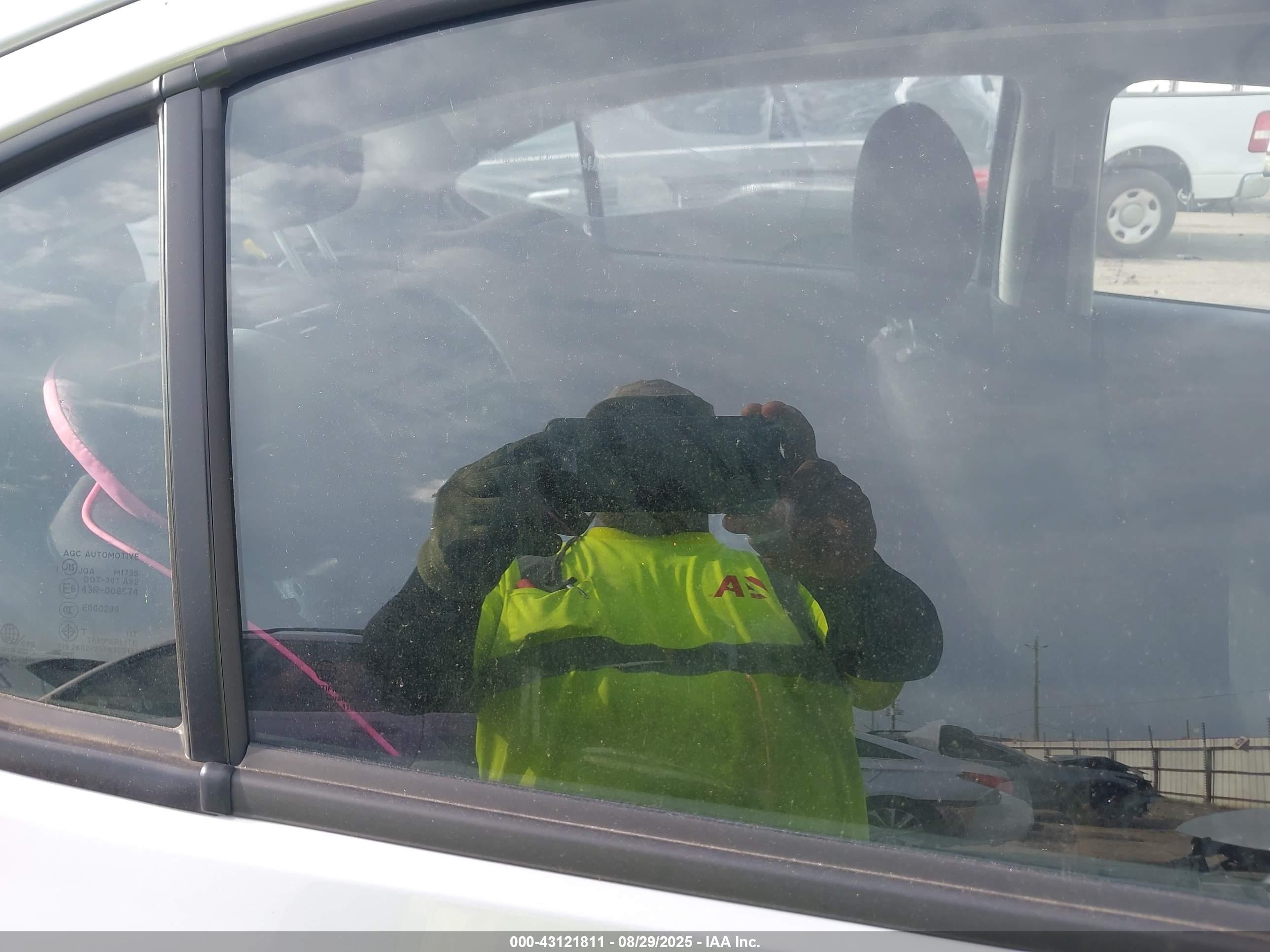 MITSUBISHI MIRAGE image 8