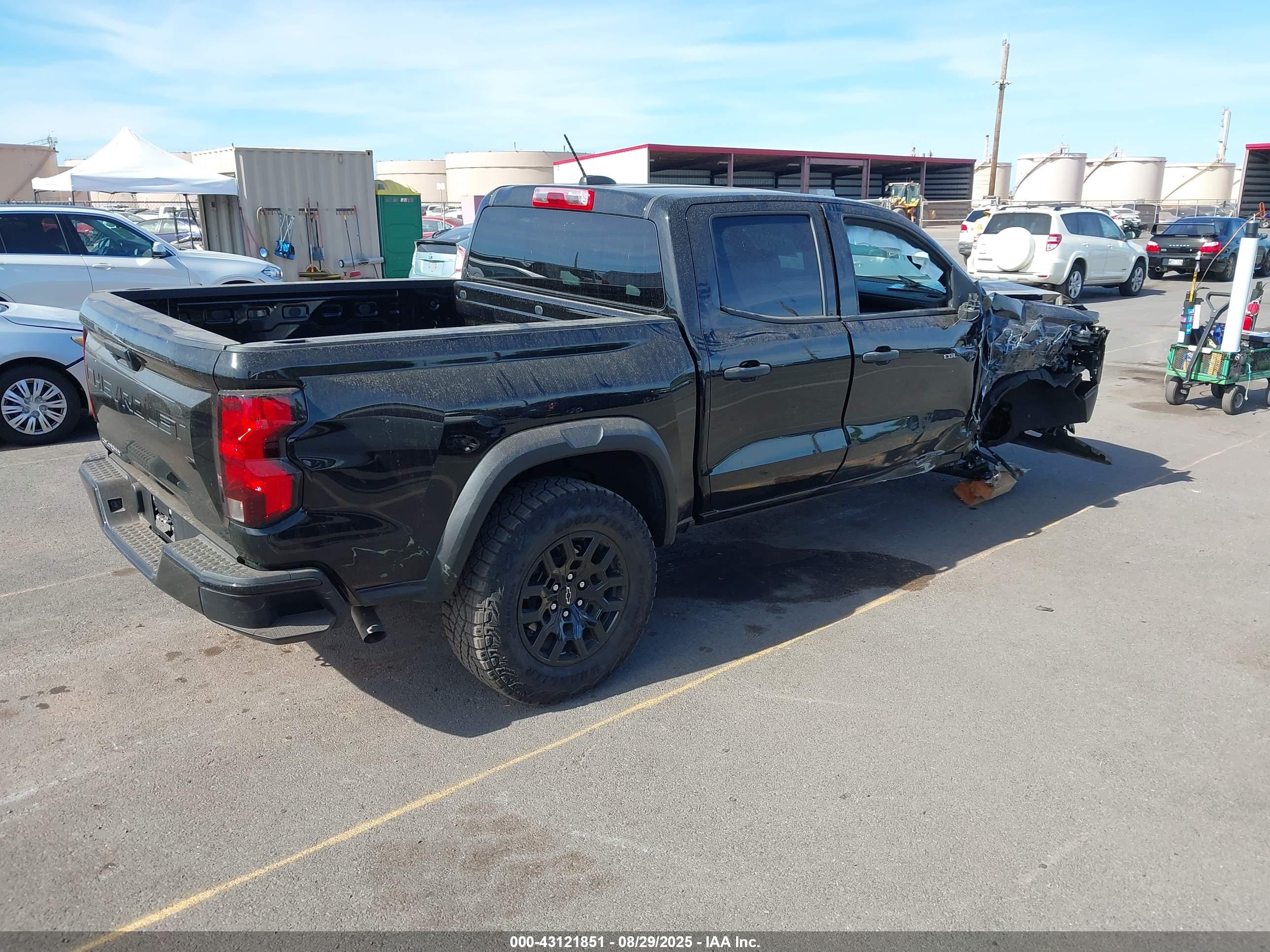 CHEVROLET COLORADO image 4