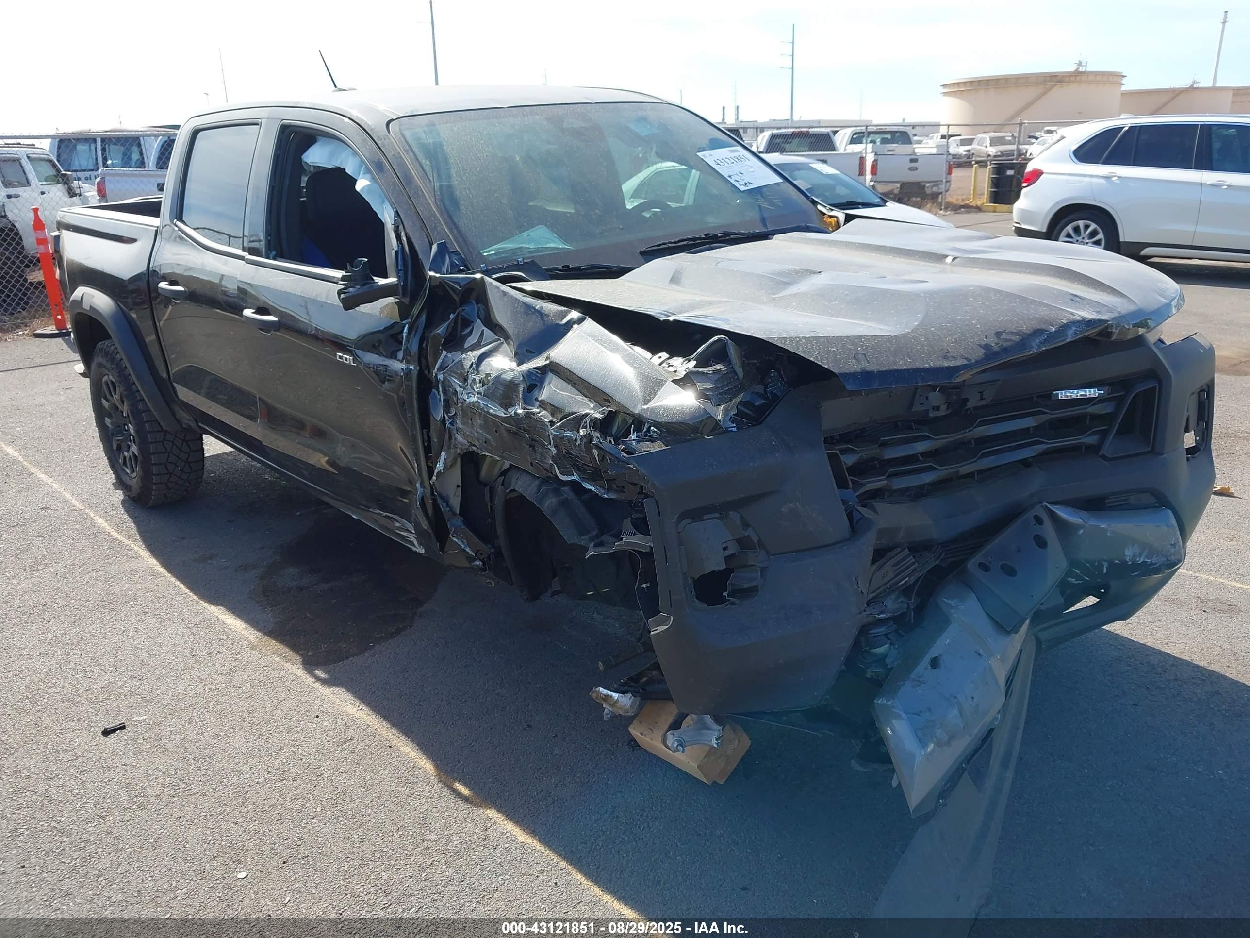 CHEVROLET COLORADO image 6