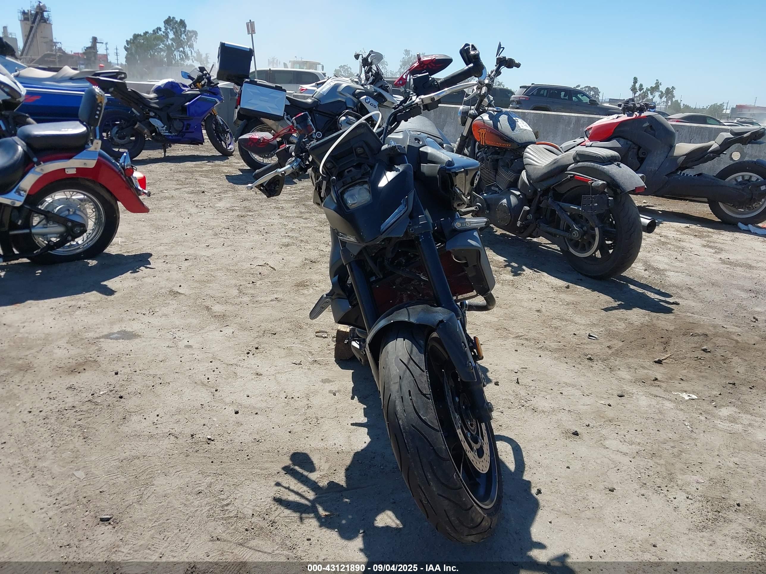 YAMAHA MT09 image 5