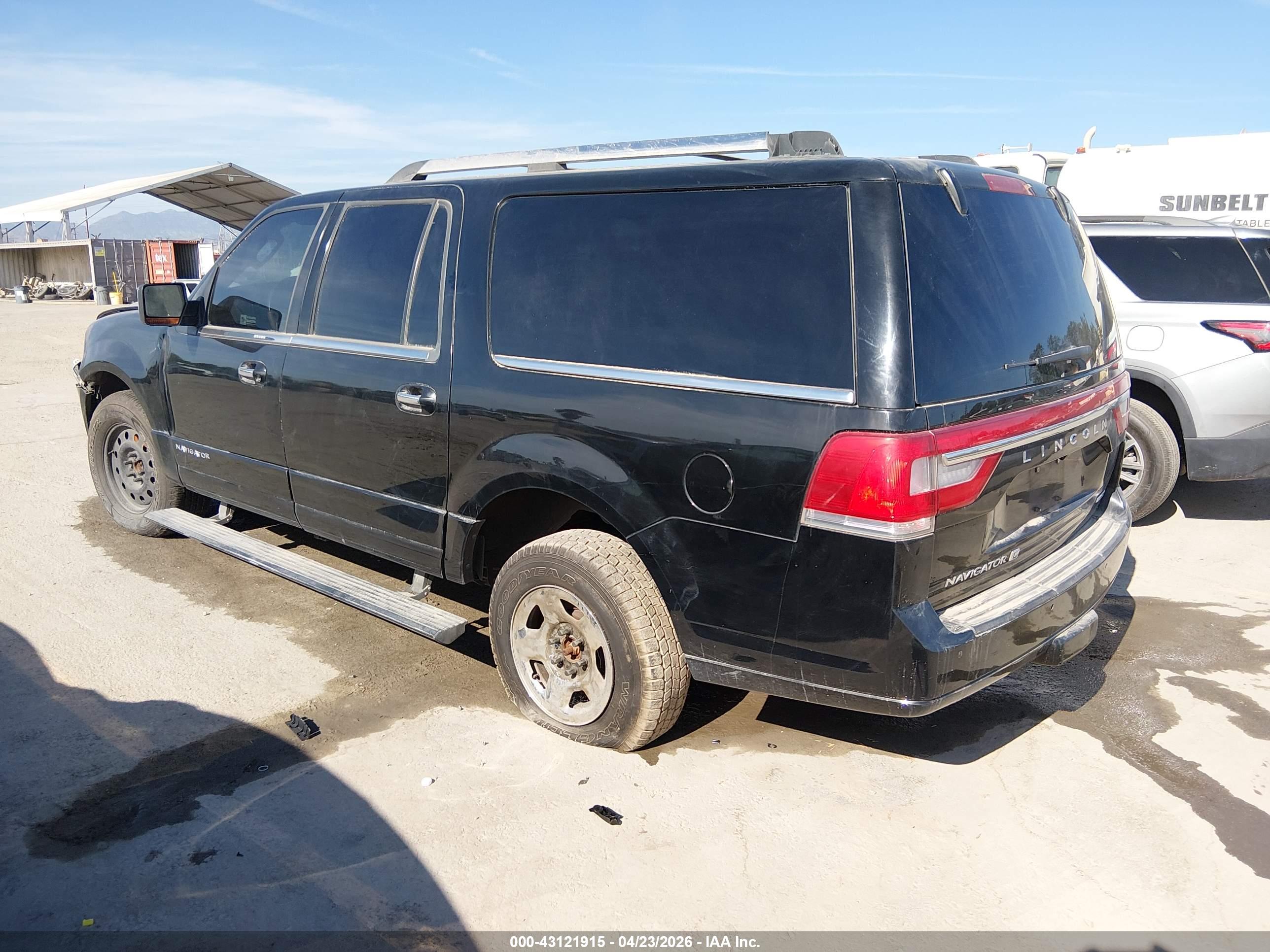 LINCOLN NAVIGATOR image 3