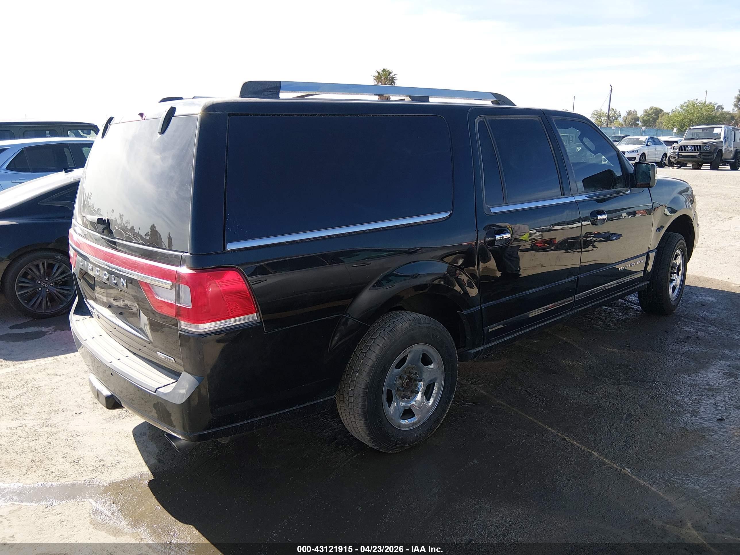 LINCOLN NAVIGATOR image 4
