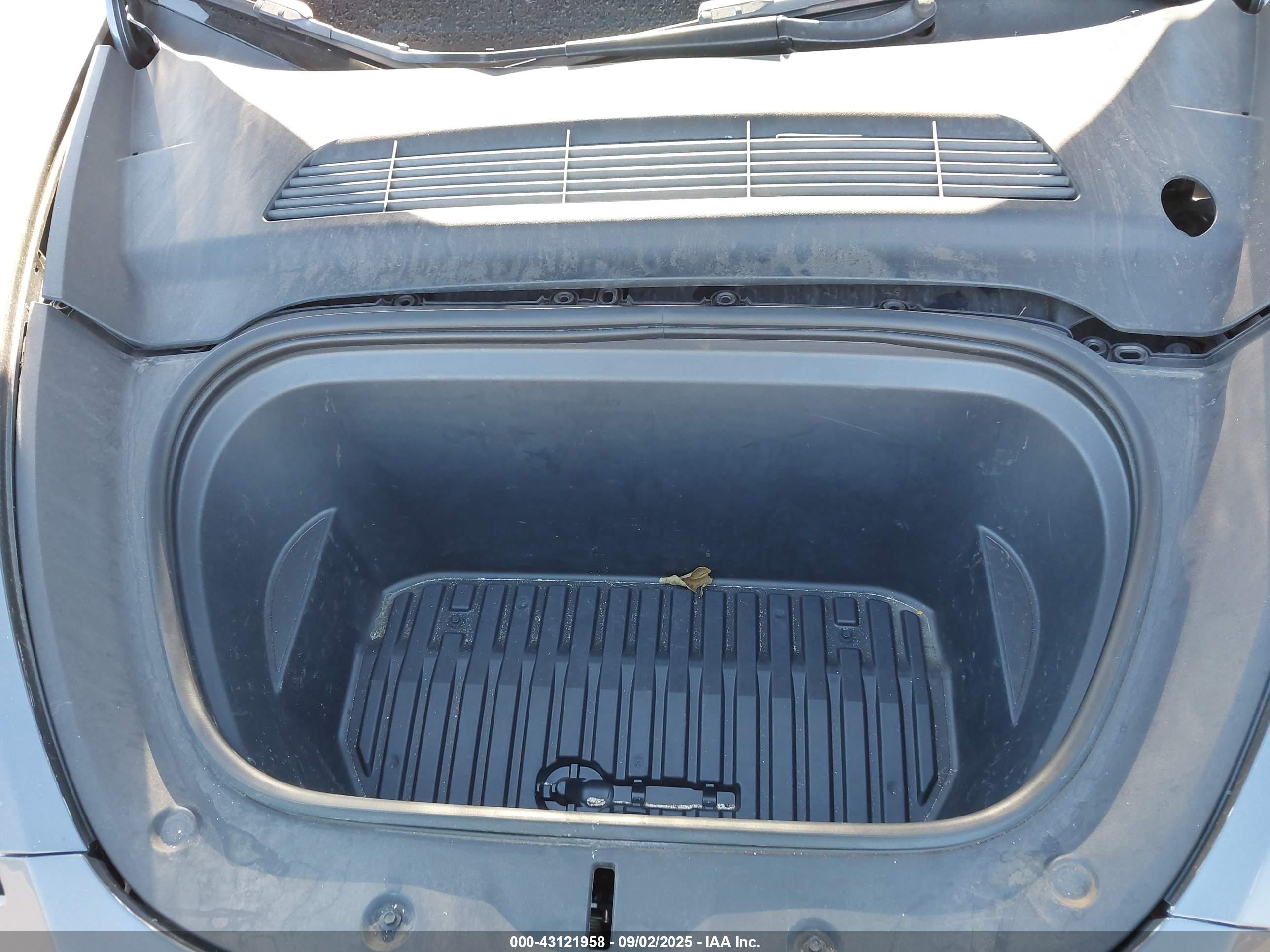 TESLA MODEL image 10