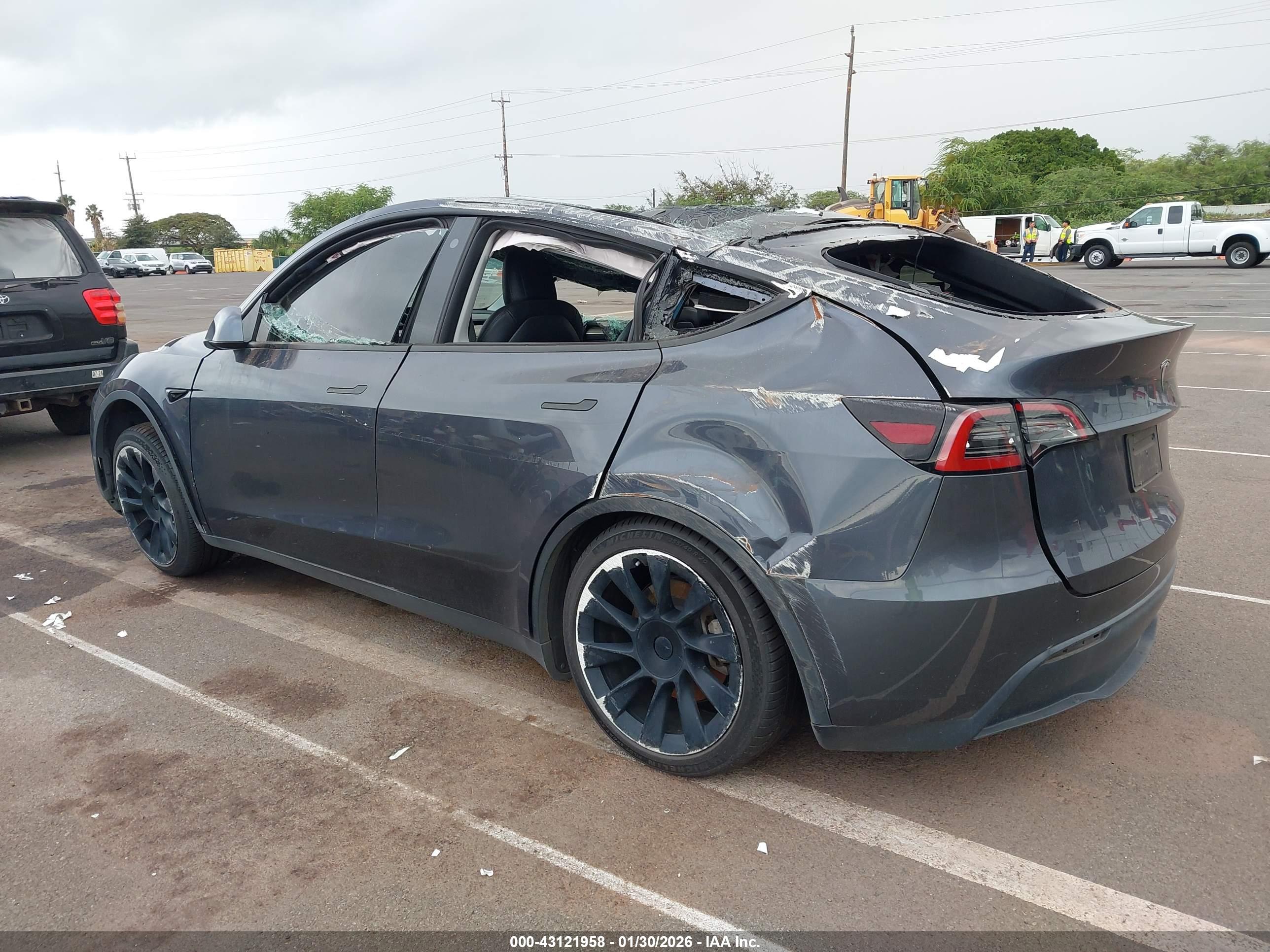 TESLA MODEL image 3